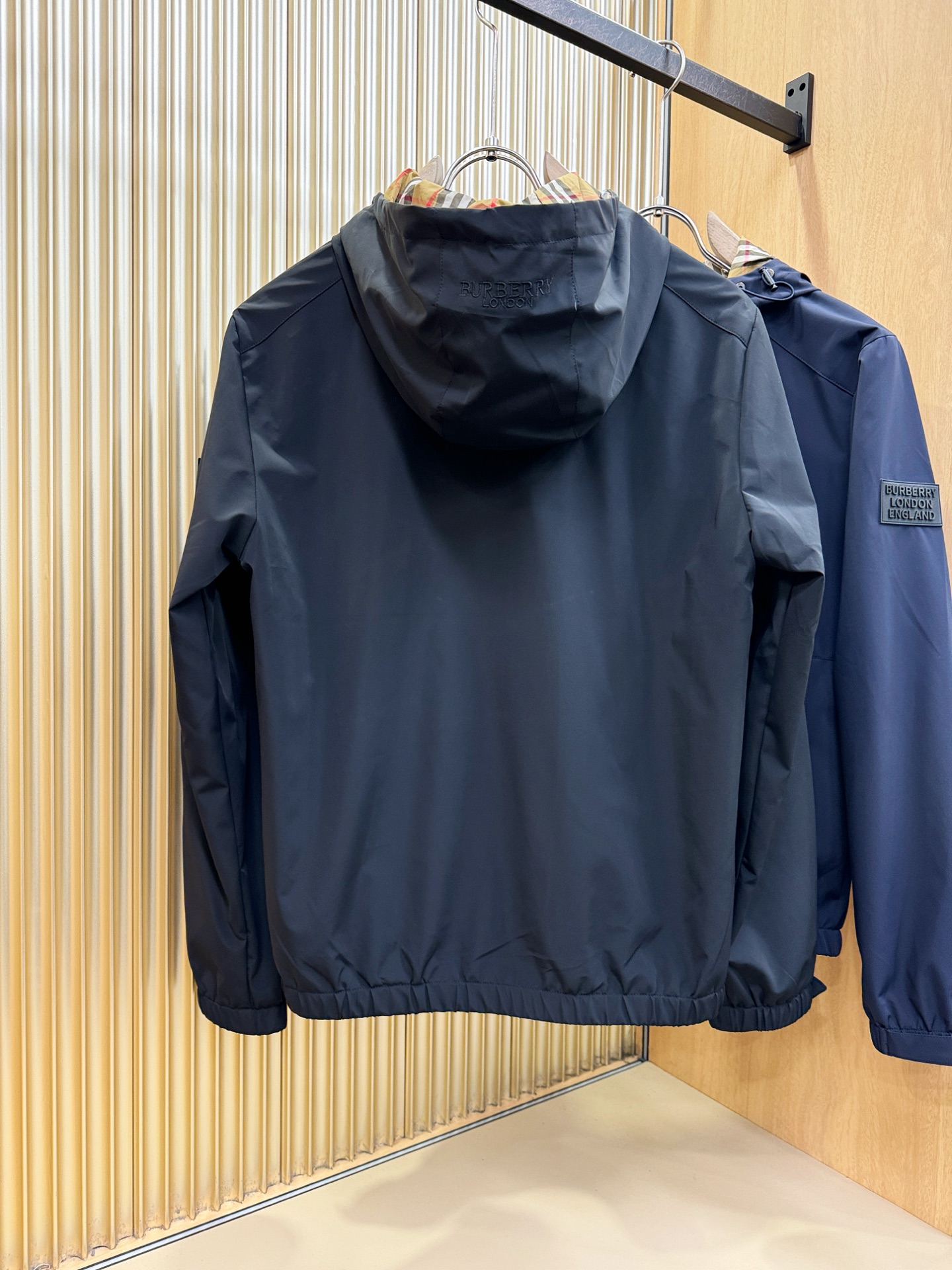 BURBERRY巴宝莉 2025秋冬新款夹克外套，原单狠货 意大利进口面料时尚夹克外套。欧洲专柜同步，上