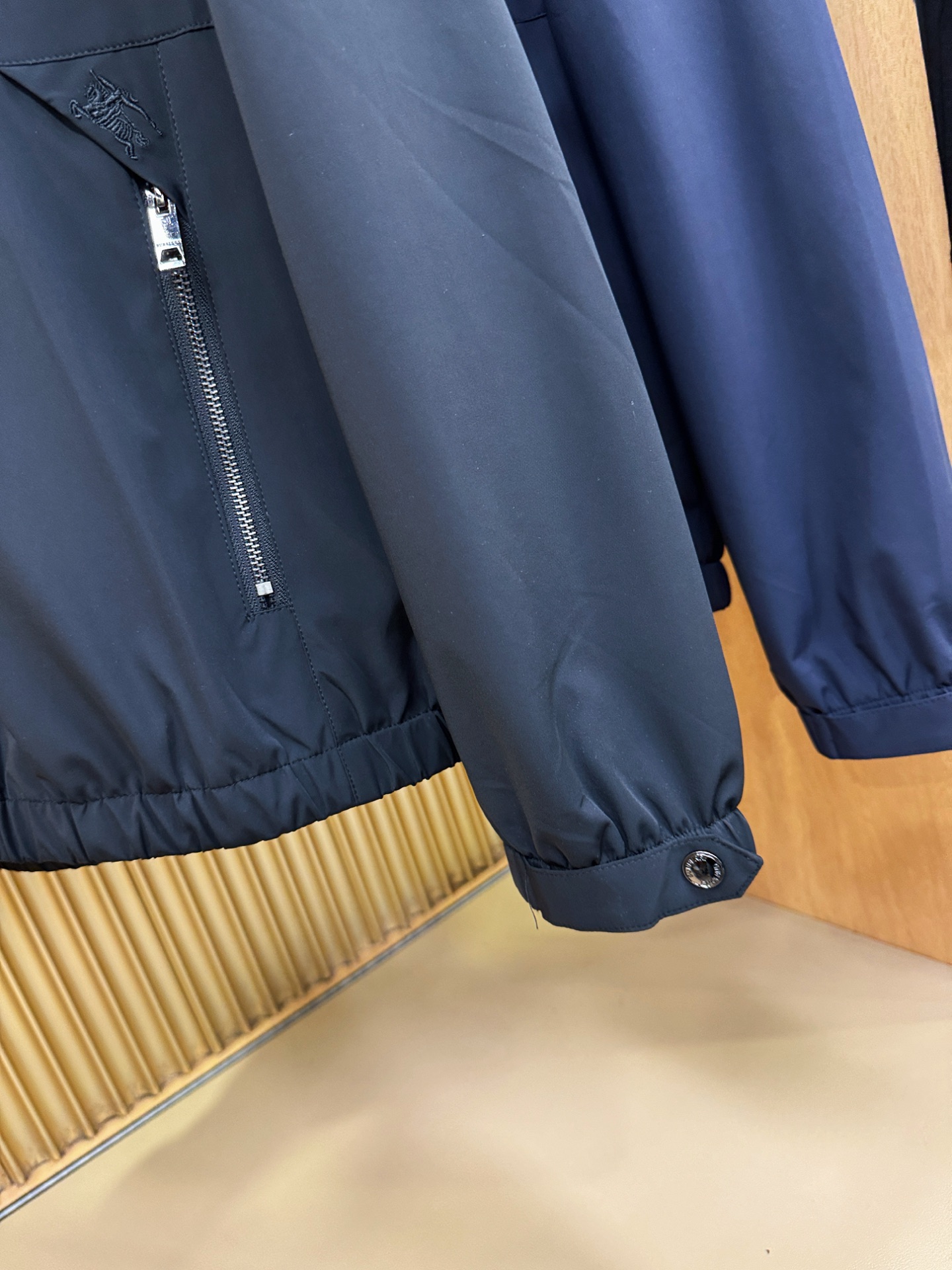 BURBERRY巴宝莉 2025秋冬新款夹克外套，原单狠货 意大利进口面料时尚夹克外套。欧洲专柜同步，上