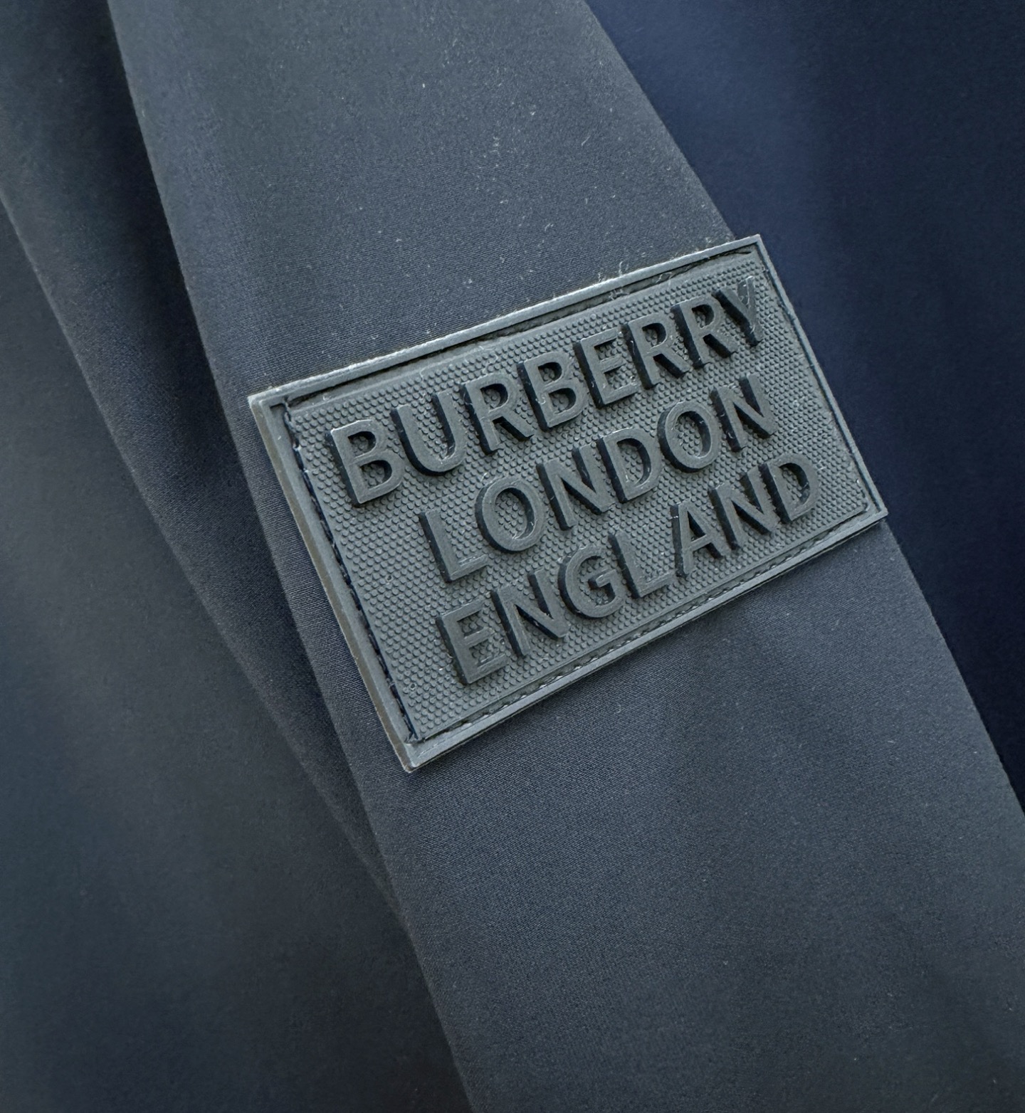 BURBERRY巴宝莉 2025秋冬新款夹克外套，原单狠货 意大利进口面料时尚夹克外套。欧洲专柜同步，上