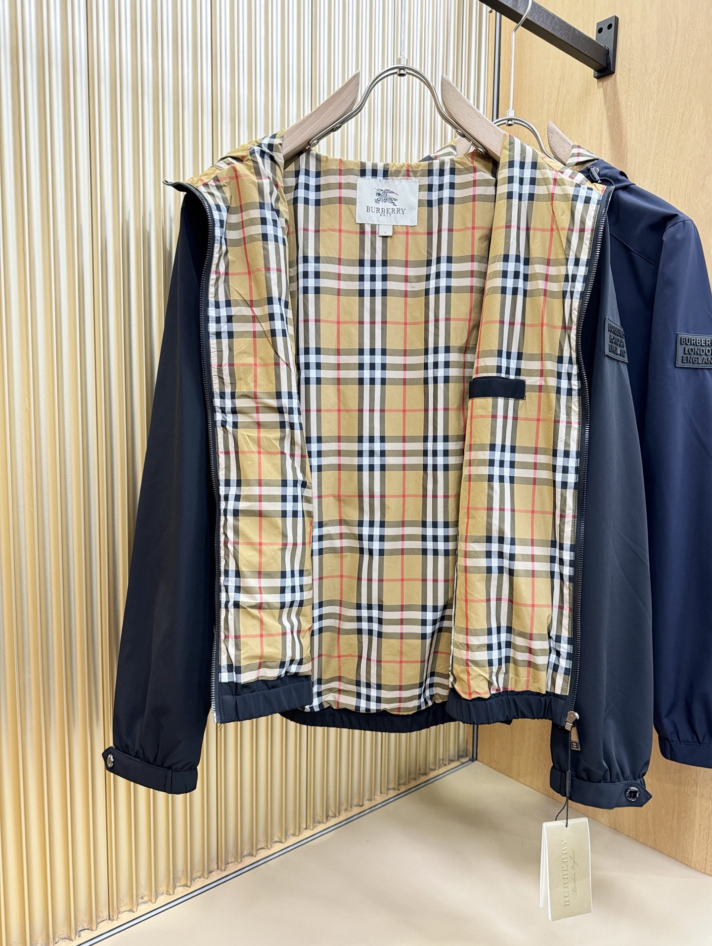 BURBERRY巴宝莉 2025秋冬新款夹克外套，原单狠货 意大利进口面料时尚夹克外套。欧洲专柜同步，上