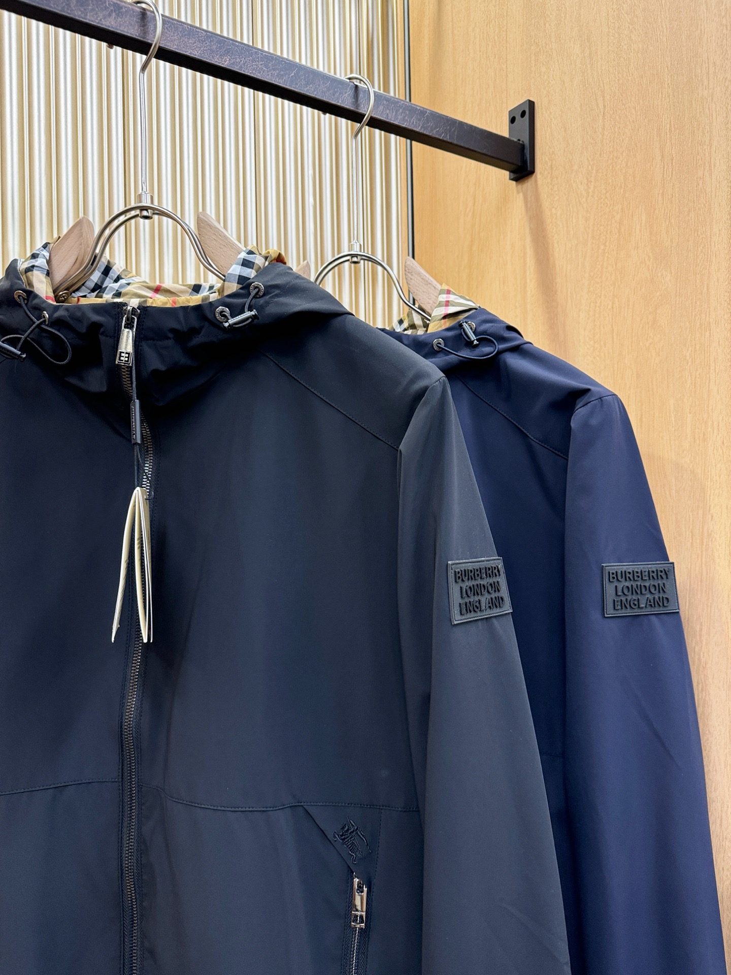 BURBERRY巴宝莉 2025秋冬新款夹克外套，原单狠货 意大利进口面料时尚夹克外套。欧洲专柜同步，上