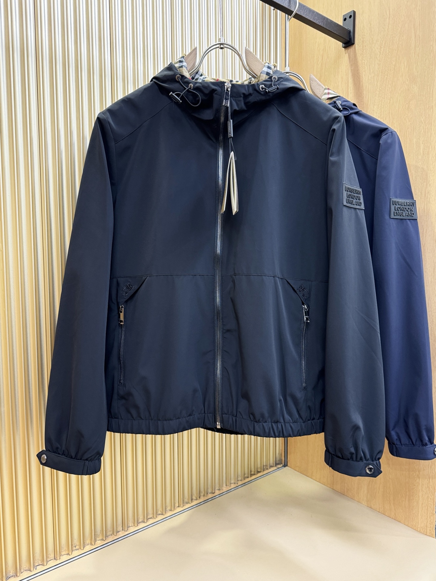 BURBERRY巴宝莉 2025秋冬新款夹克外套，原单狠货 意大利进口面料时尚夹克外套。欧洲专柜同步，上