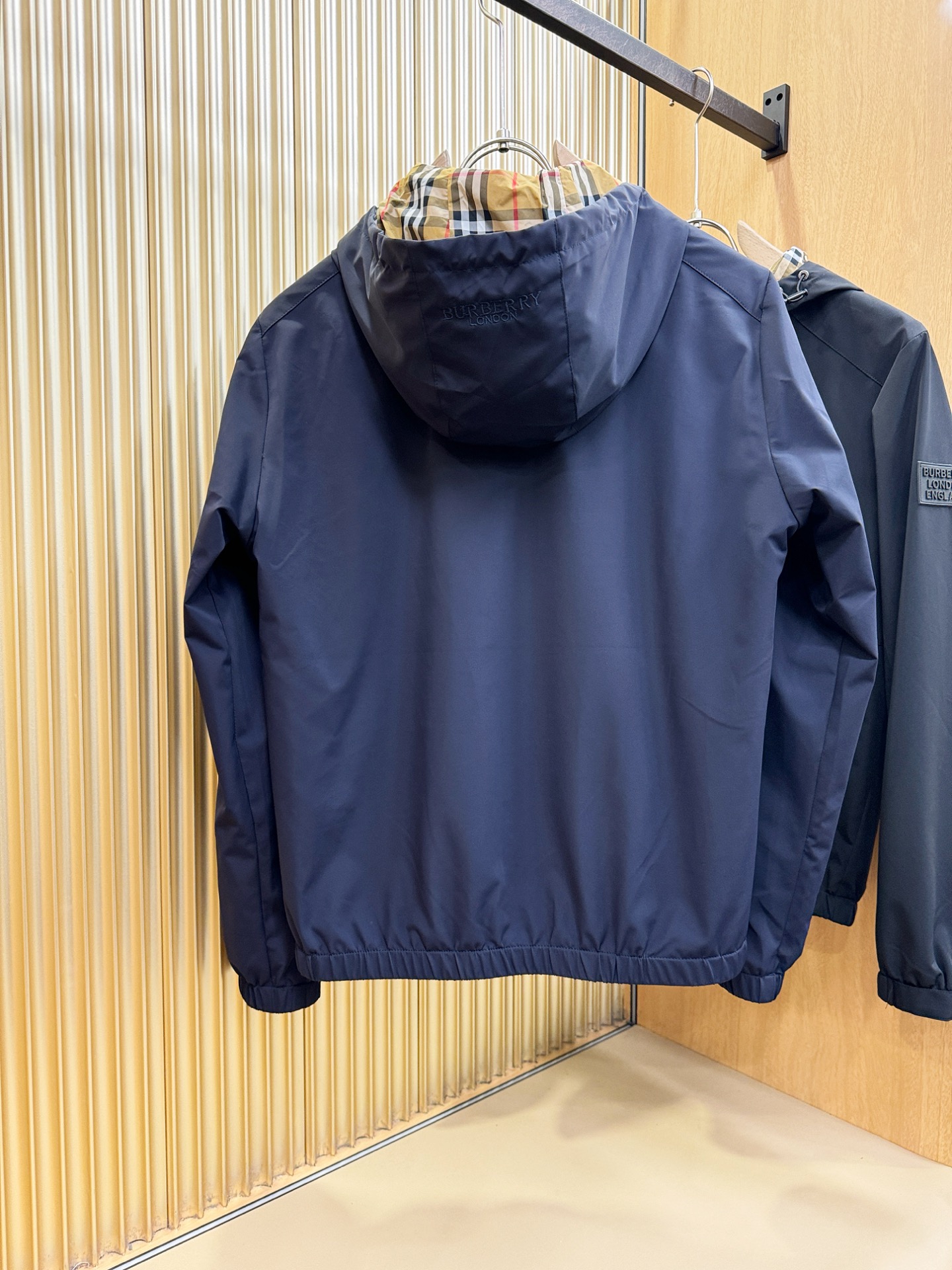 BURBERRY巴宝莉 2025秋冬新款夹克外套，原单狠货 意大利进口面料时尚夹克外套。欧洲专柜同步，上