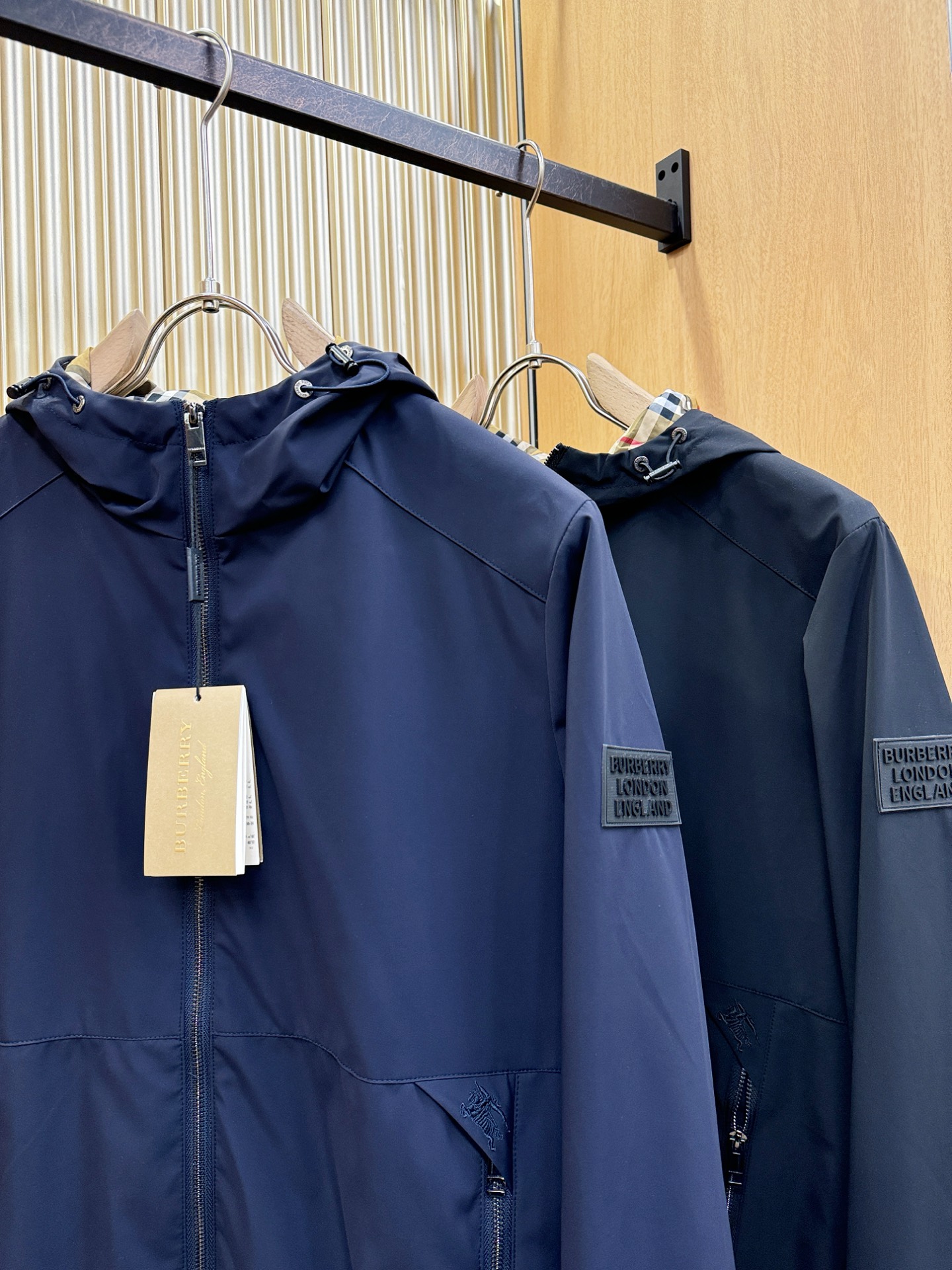 BURBERRY巴宝莉 2025秋冬新款夹克外套，原单狠货 意大利进口面料时尚夹克外套。欧洲专柜同步，上