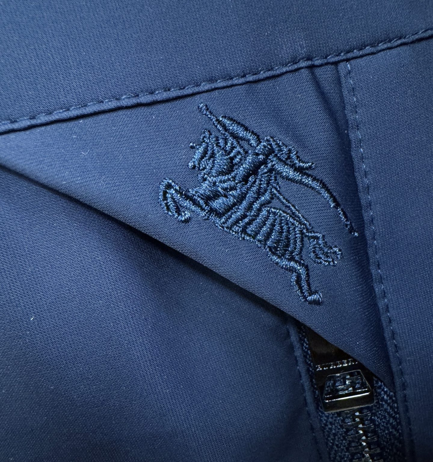 BURBERRY巴宝莉 2025秋冬新款夹克外套，原单狠货 意大利进口面料时尚夹克外套。欧洲专柜同步，上