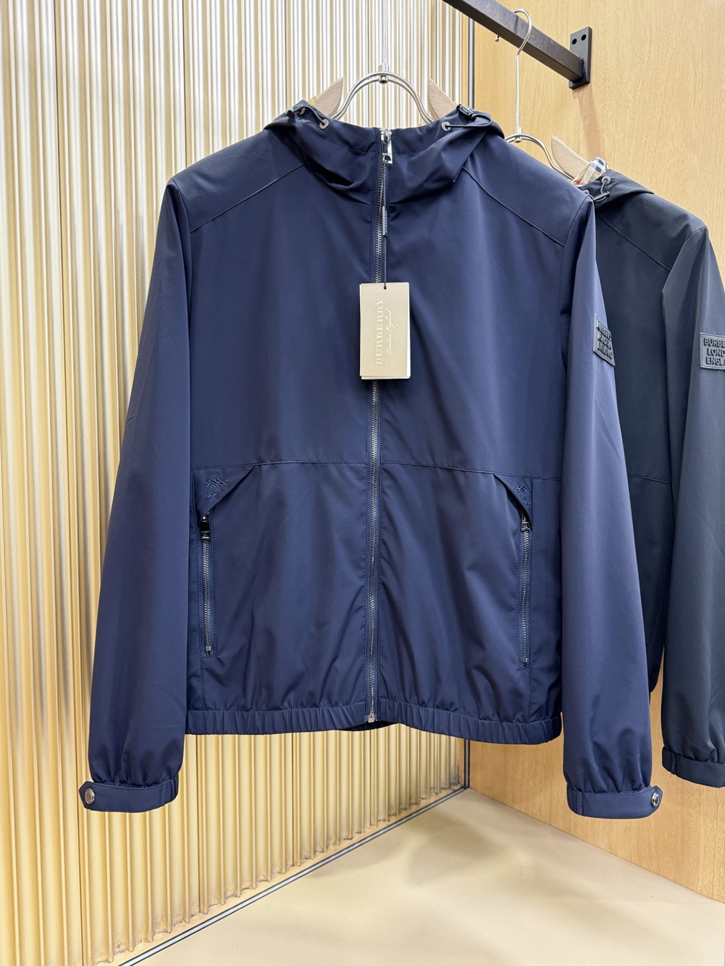 BURBERRY巴宝莉 2025秋冬新款夹克外套，原单狠货 意大利进口面料时尚夹克外套。欧洲专柜同步，上