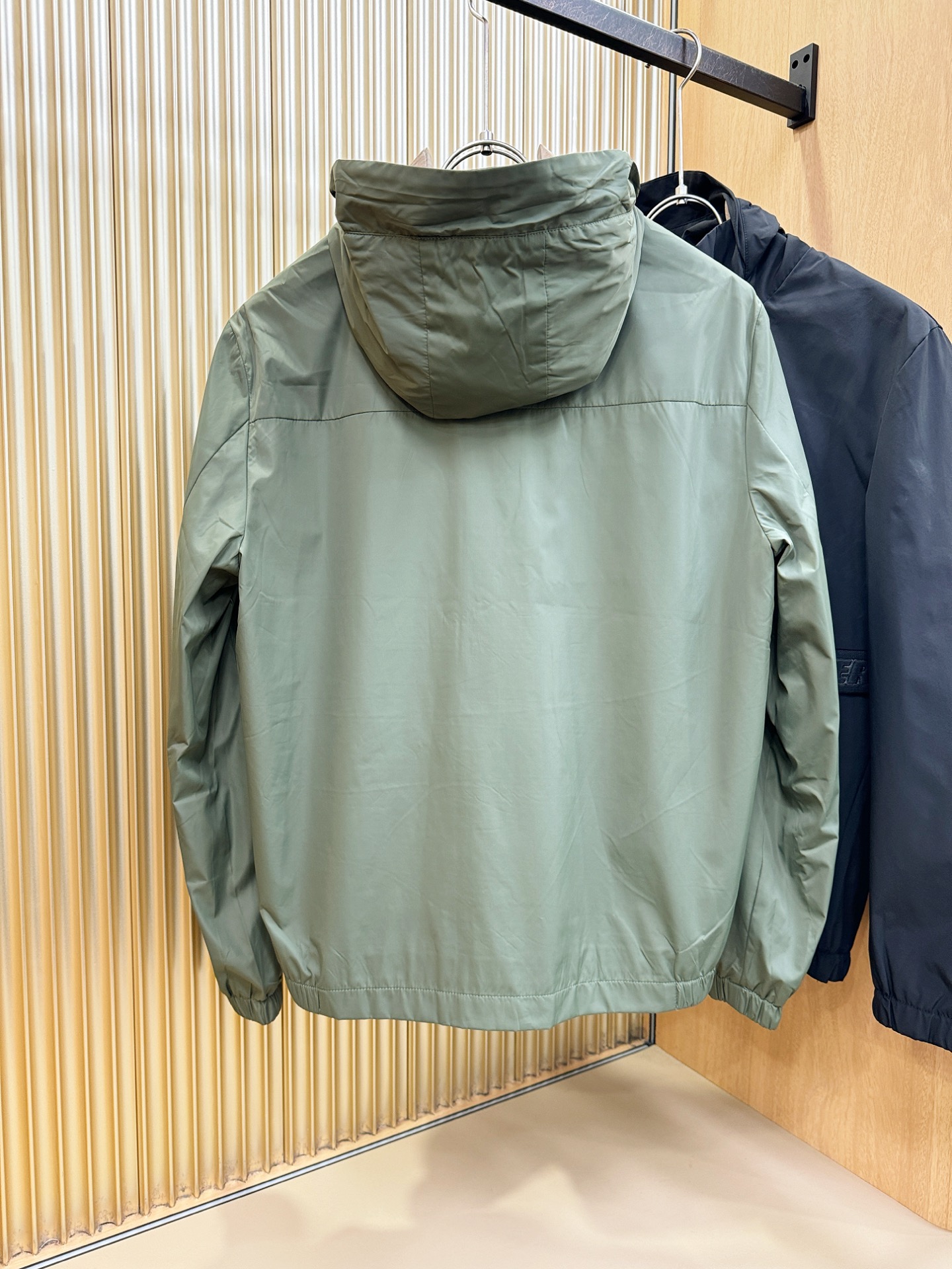 Moncler蒙口 2025秋冬新款夹克外套，原单狠货 意大利进口面料时尚夹克外套。欧洲专柜同步，上身更