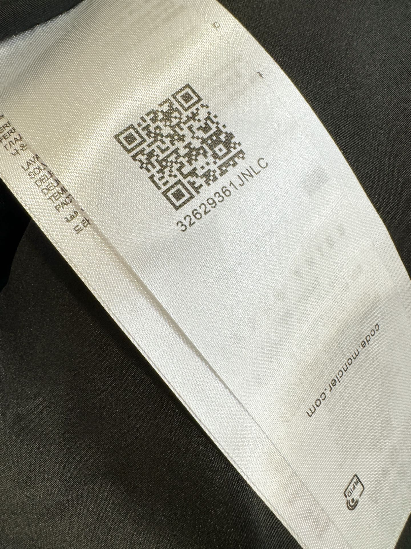 Moncler蒙口 2025秋冬新款夹克外套，原单狠货 意大利进口面料时尚夹克外套。欧洲专柜同步，上身更