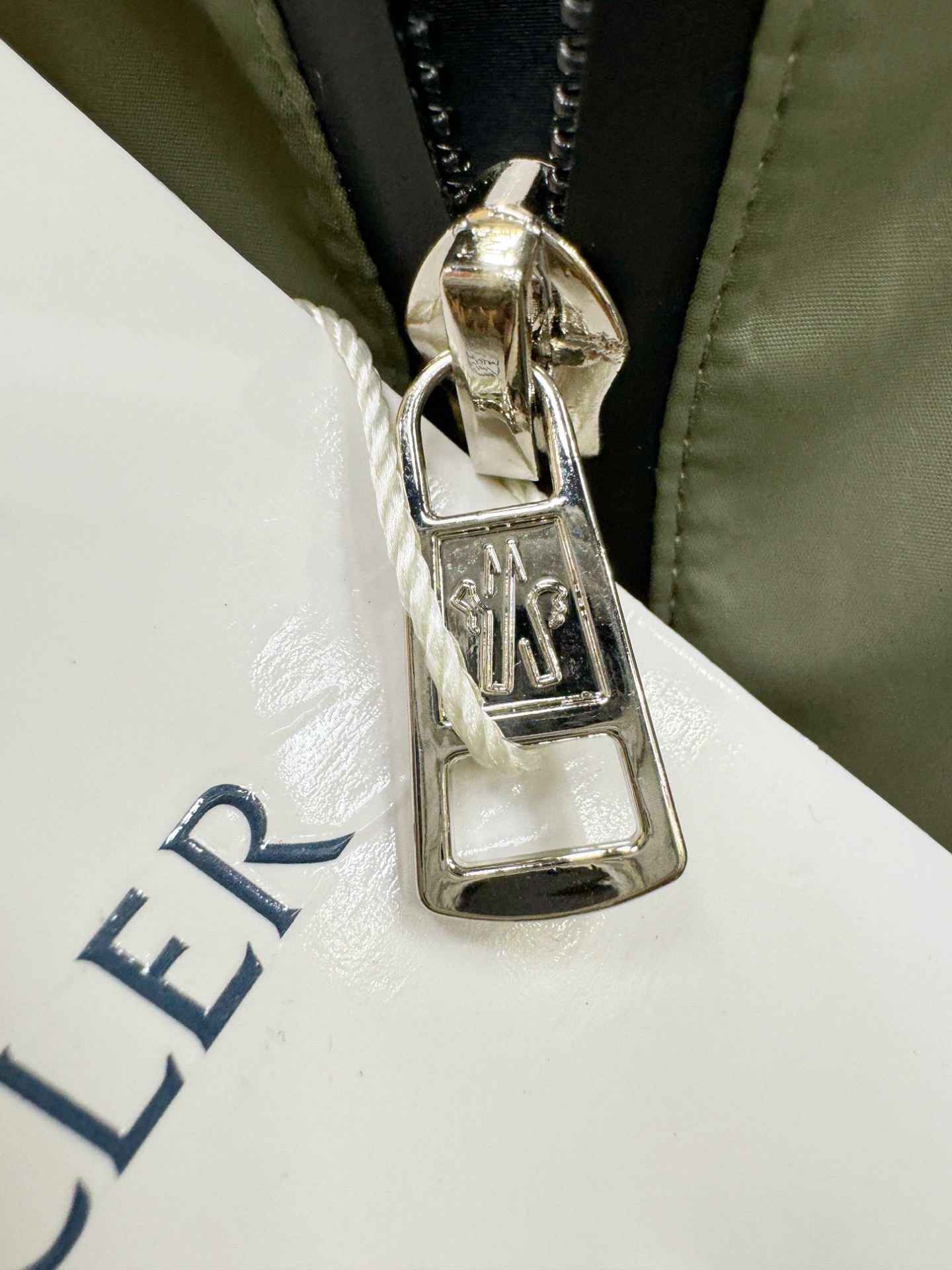 Moncler蒙口 2025秋冬新款夹克外套，原单狠货 意大利进口面料时尚夹克外套。欧洲专柜同步，上身更