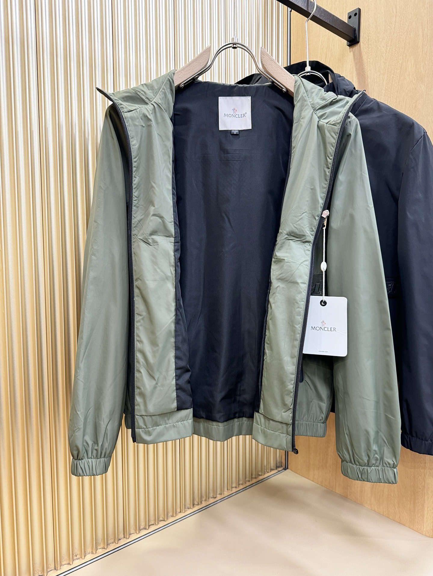 Moncler蒙口 2025秋冬新款夹克外套，原单狠货 意大利进口面料时尚夹克外套。欧洲专柜同步，上身更