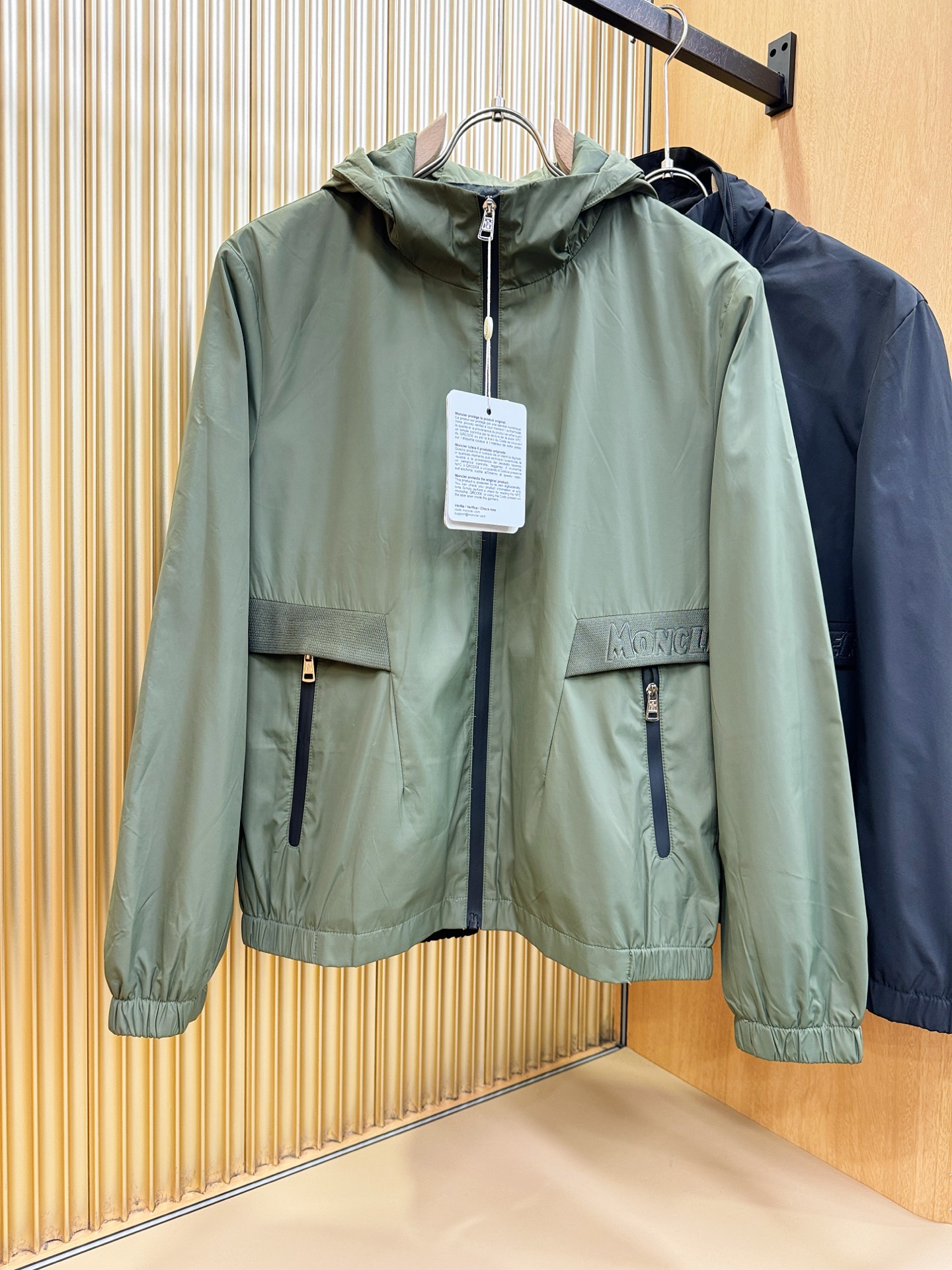 Moncler蒙口 2025秋冬新款夹克外套，原单狠货 意大利进口面料时尚夹克外套。欧洲专柜同步，上身更