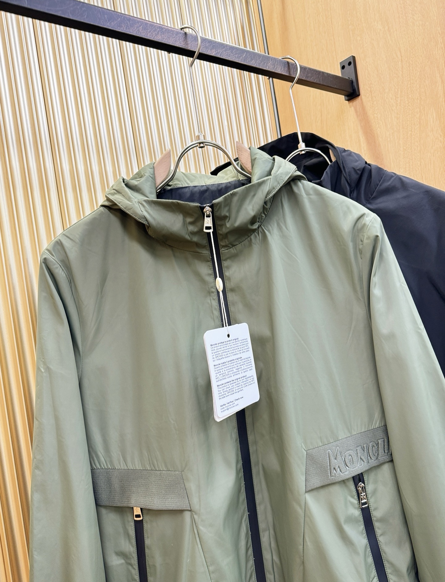 Moncler蒙口 2025秋冬新款夹克外套，原单狠货 意大利进口面料时尚夹克外套。欧洲专柜同步，上身更