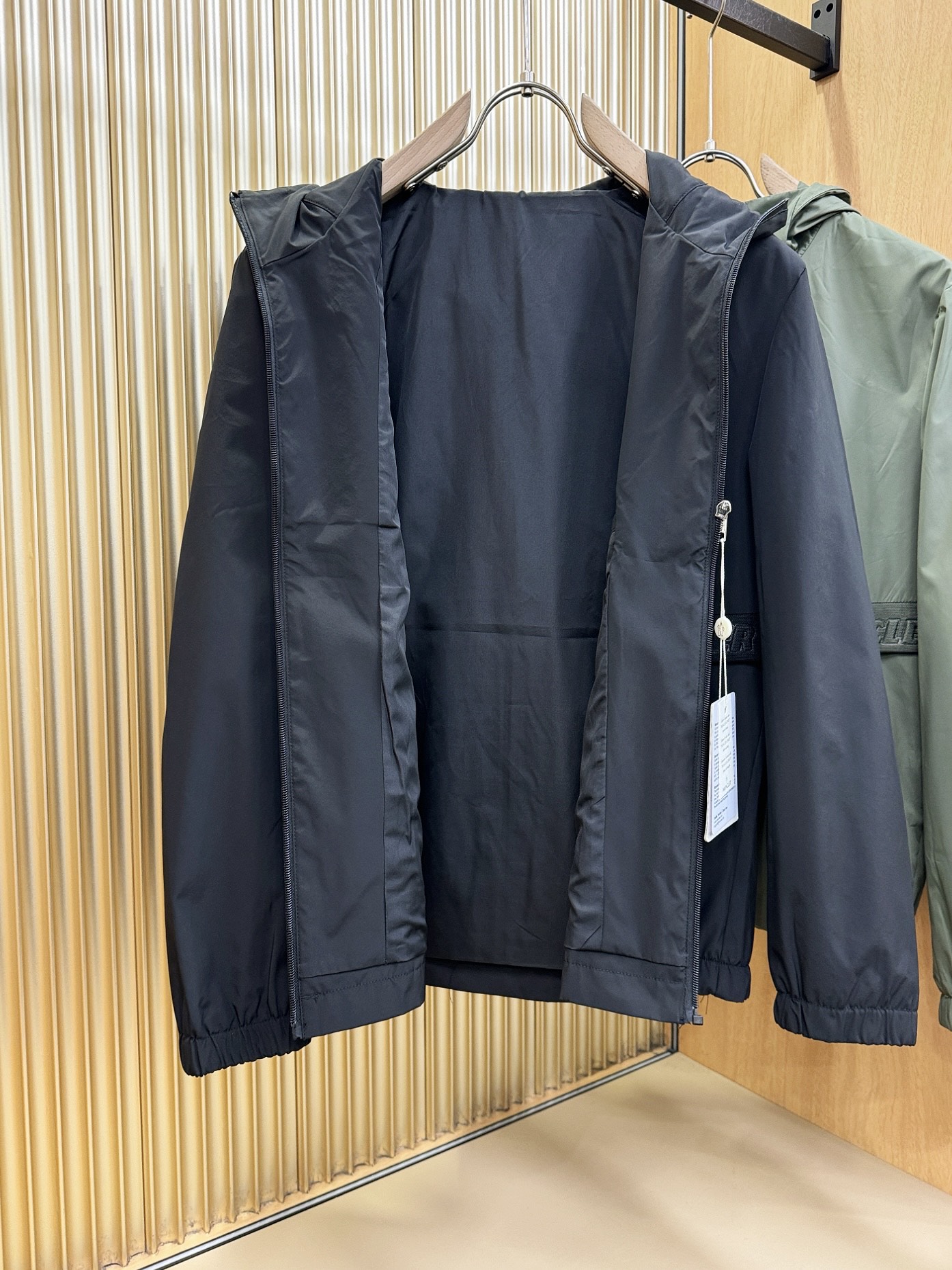 Moncler蒙口 2025秋冬新款夹克外套，原单狠货 意大利进口面料时尚夹克外套。欧洲专柜同步，上身更