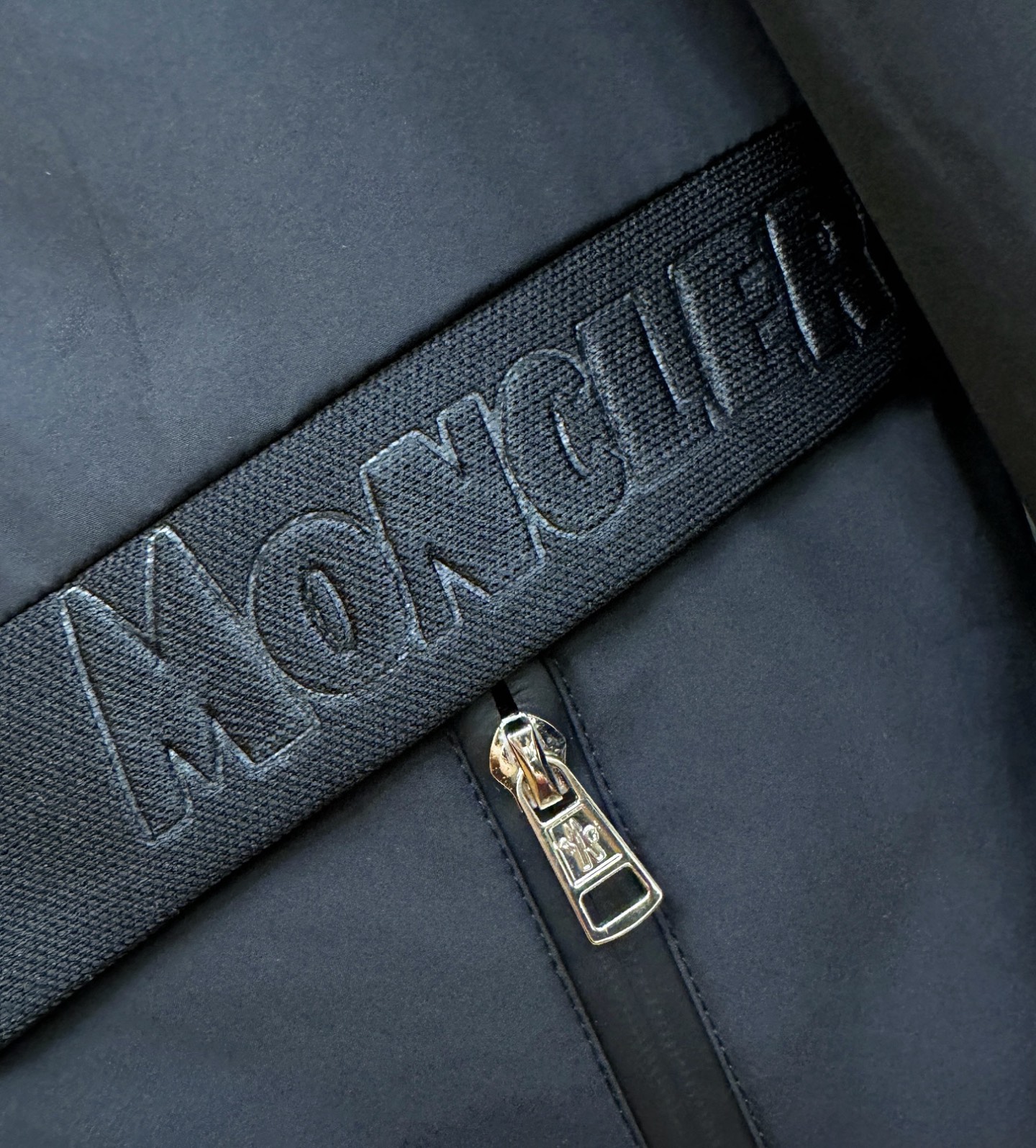 Moncler蒙口 2025秋冬新款夹克外套，原单狠货 意大利进口面料时尚夹克外套。欧洲专柜同步，上身更