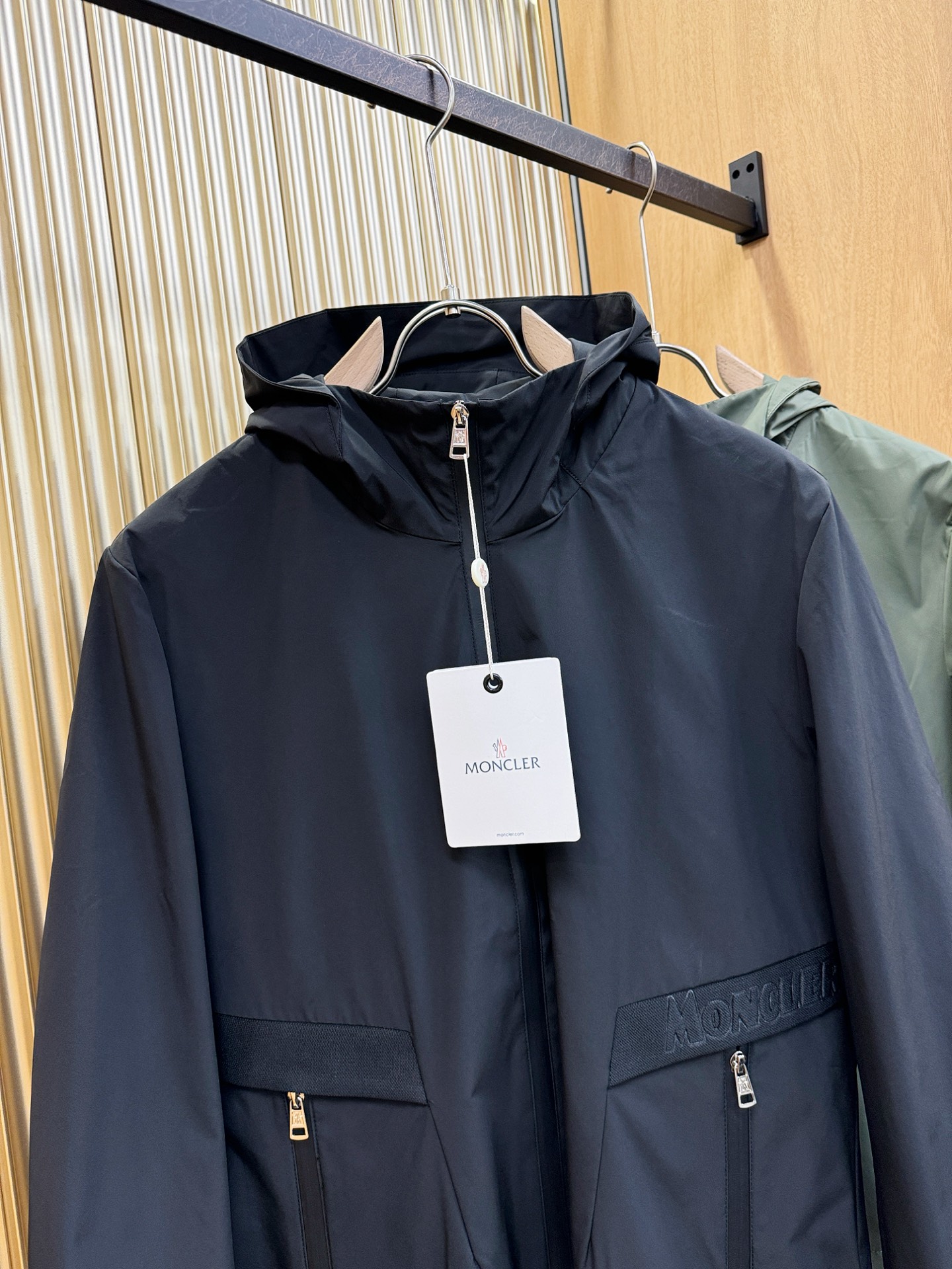 Moncler蒙口 2025秋冬新款夹克外套，原单狠货 意大利进口面料时尚夹克外套。欧洲专柜同步，上身更