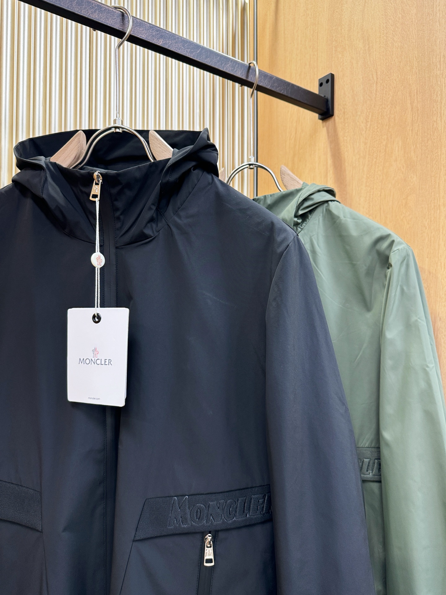 Moncler蒙口 2025秋冬新款夹克外套，原单狠货 意大利进口面料时尚夹克外套。欧洲专柜同步，上身更