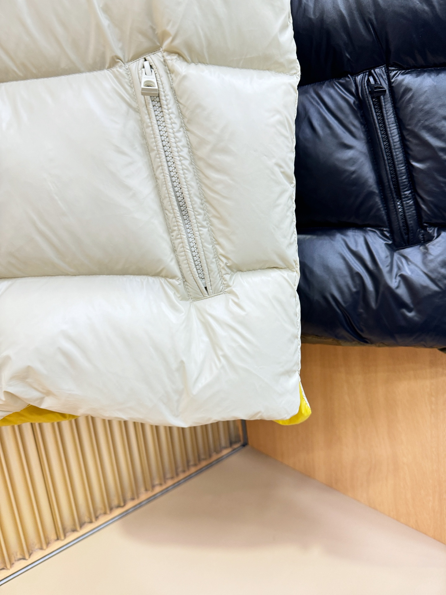 爆款羽绒服 2025新品 Moncler蒙口 新款羽绒马甲 秀场新品，品相非常完美，专柜高科技防水面料，