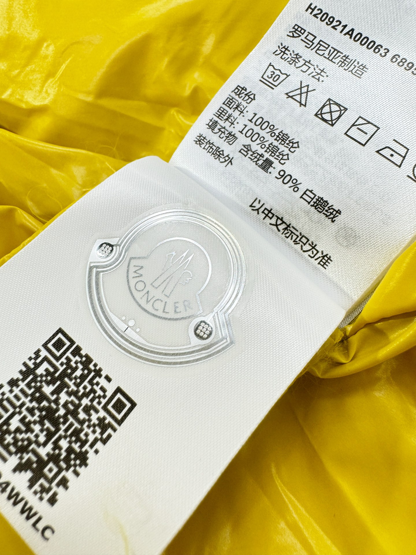 爆款羽绒服 2025新品 Moncler蒙口 新款羽绒马甲 秀场新品，品相非常完美，专柜高科技防水面料，
