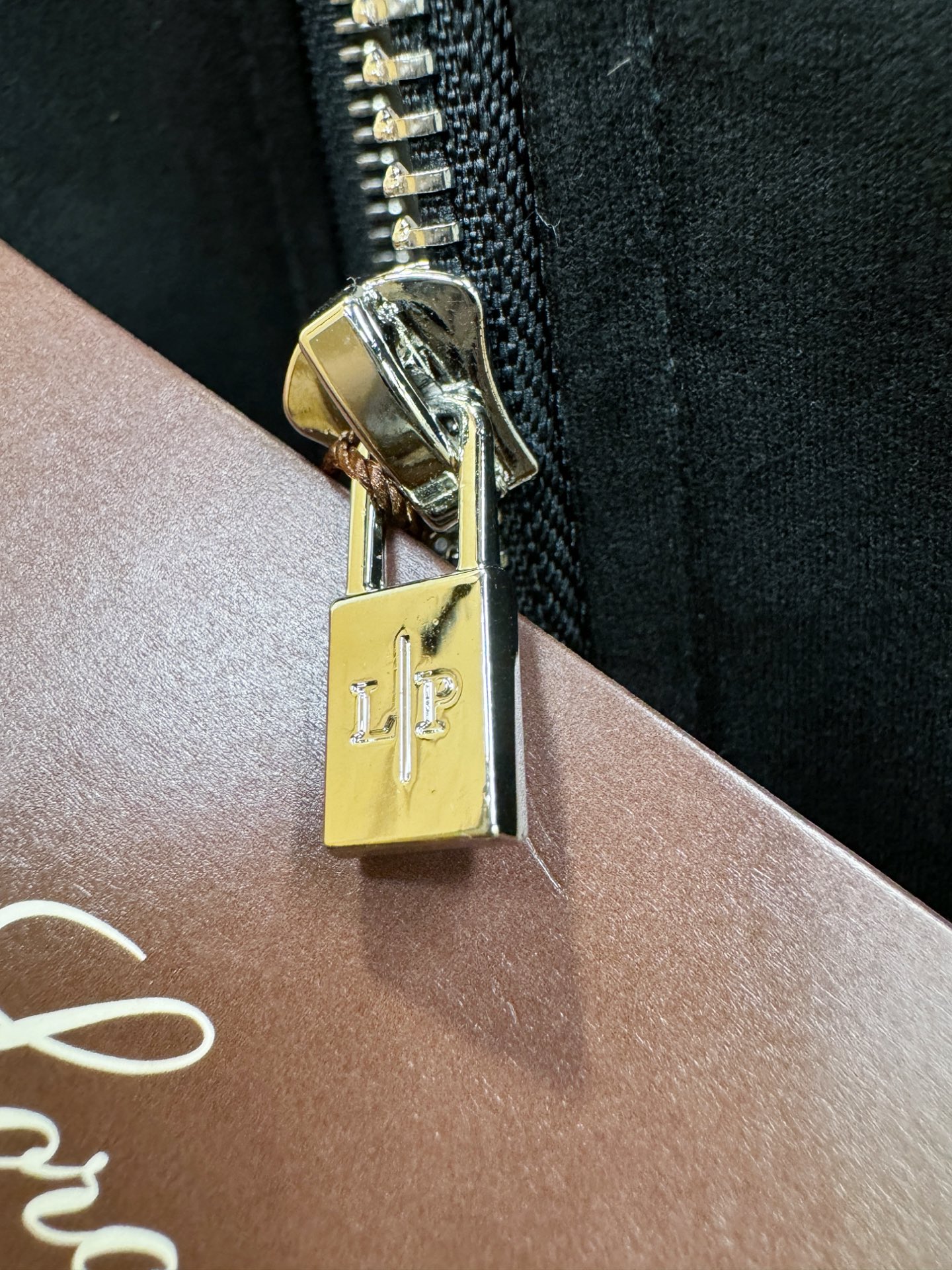 Loro Piana诺悠翩雅 2025秋冬新款夹克外套，原单狠货 意大利进口面料时尚夹克外套。欧洲专柜同