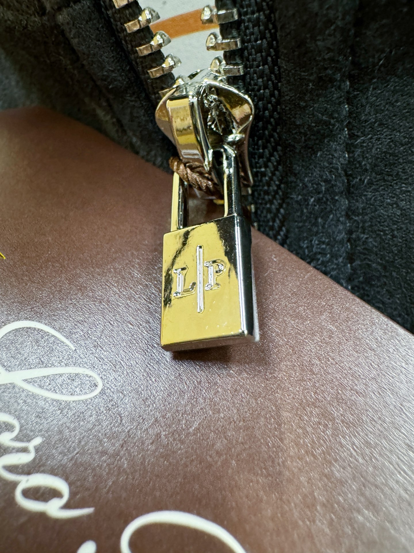 Loro Piana诺悠翩雅 2025秋冬新款夹克外套，原单狠货 意大利进口面料时尚夹克外套。欧洲专柜同