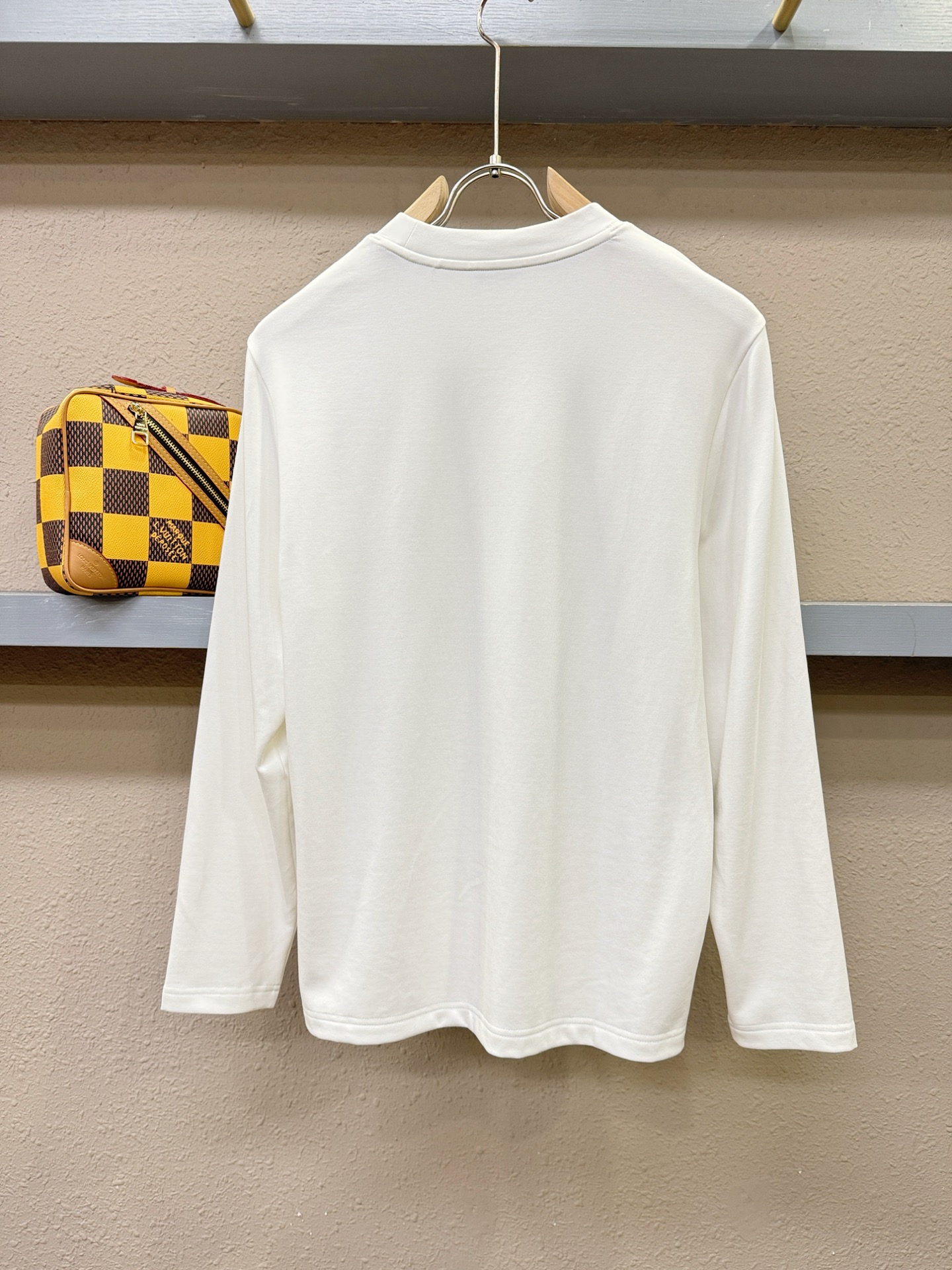 Moncler蒙口 2025ss秋冬新品 长袖T恤，经典Logo设计，百搭款 官网同步发售 定制面料，柔