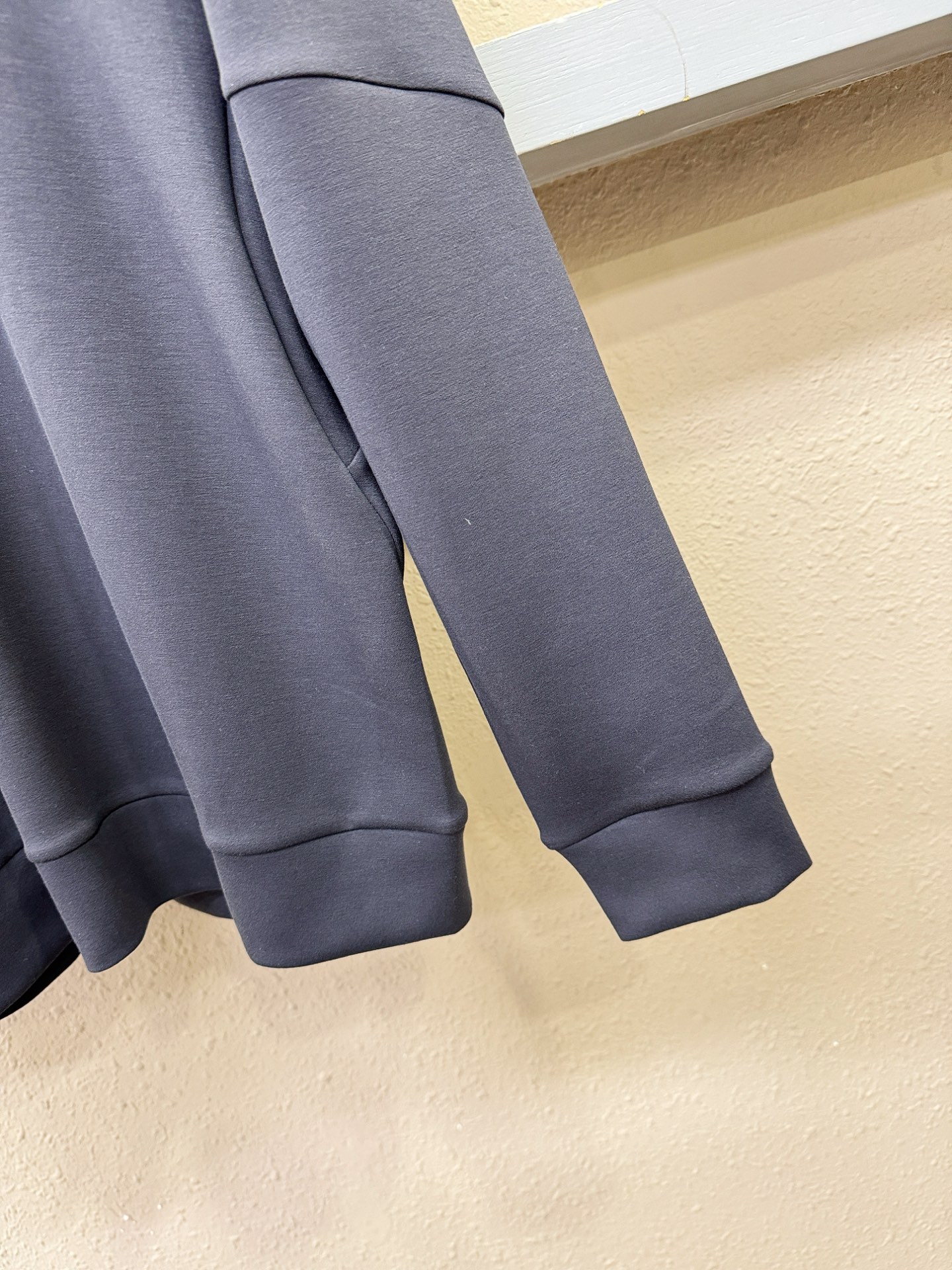 Loro Piana诺悠翩雅 2025ss秋季新品 长袖卫衣，经典Logo设计，百搭款 官网同步发售 定