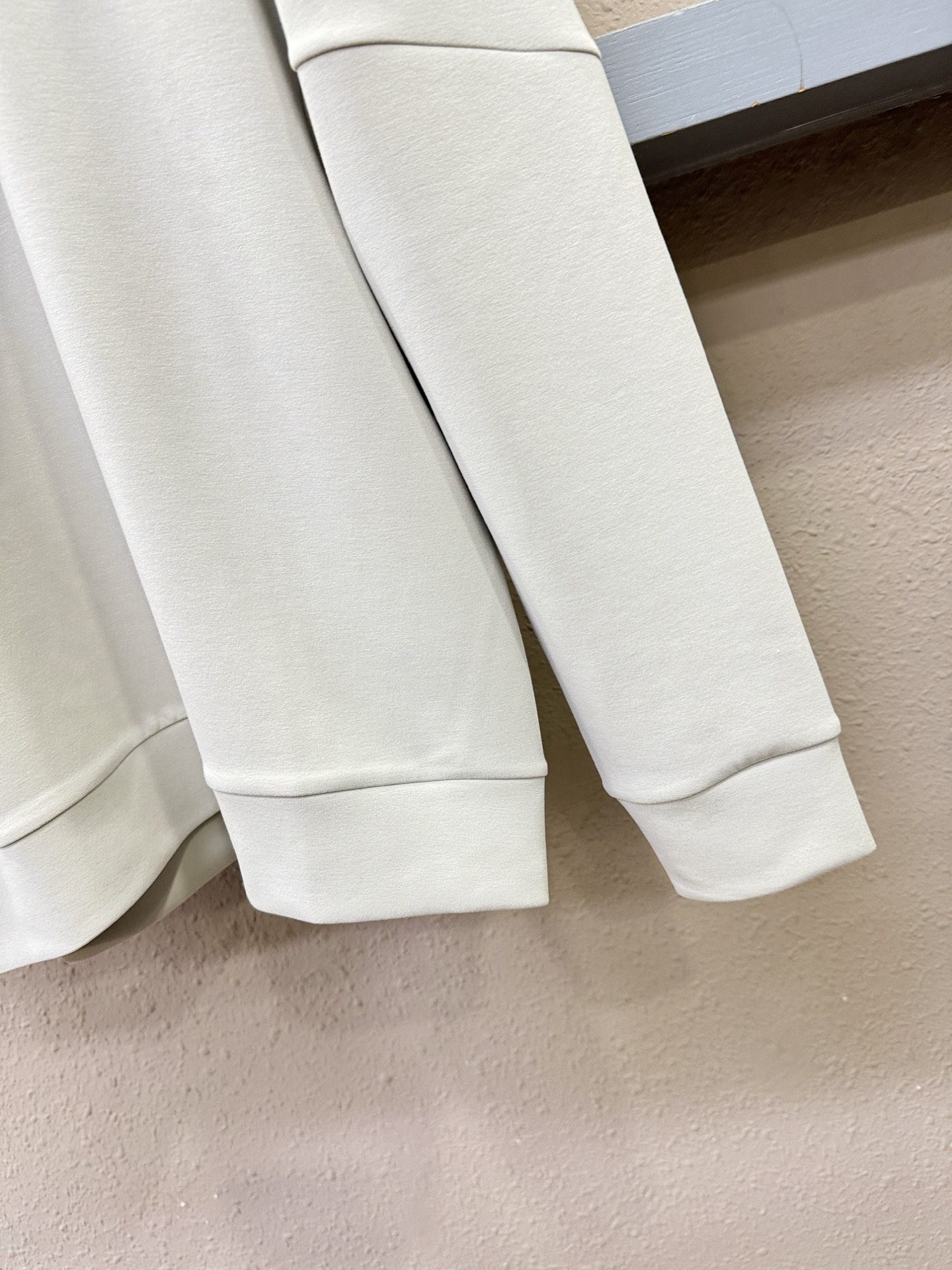 Loro Piana诺悠翩雅 2025ss秋季新品 长袖卫衣，经典Logo设计，百搭款 官网同步发售 定