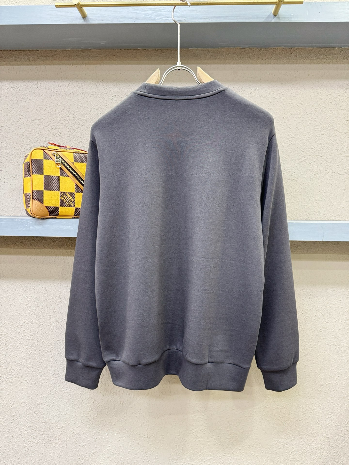 (最大可穿230斤) LV 2025ss新品 长袖卫衣，经典Logo设计，可单穿可打底，百搭款 官网同步