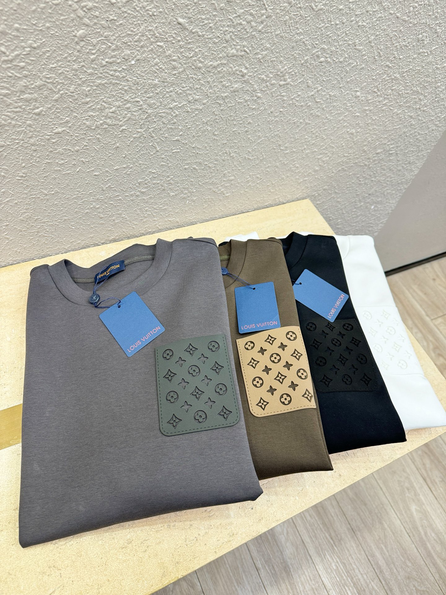 (最大可穿230斤) LV 2025ss新品 长袖卫衣，经典Logo设计，可单穿可打底，百搭款 官网同步