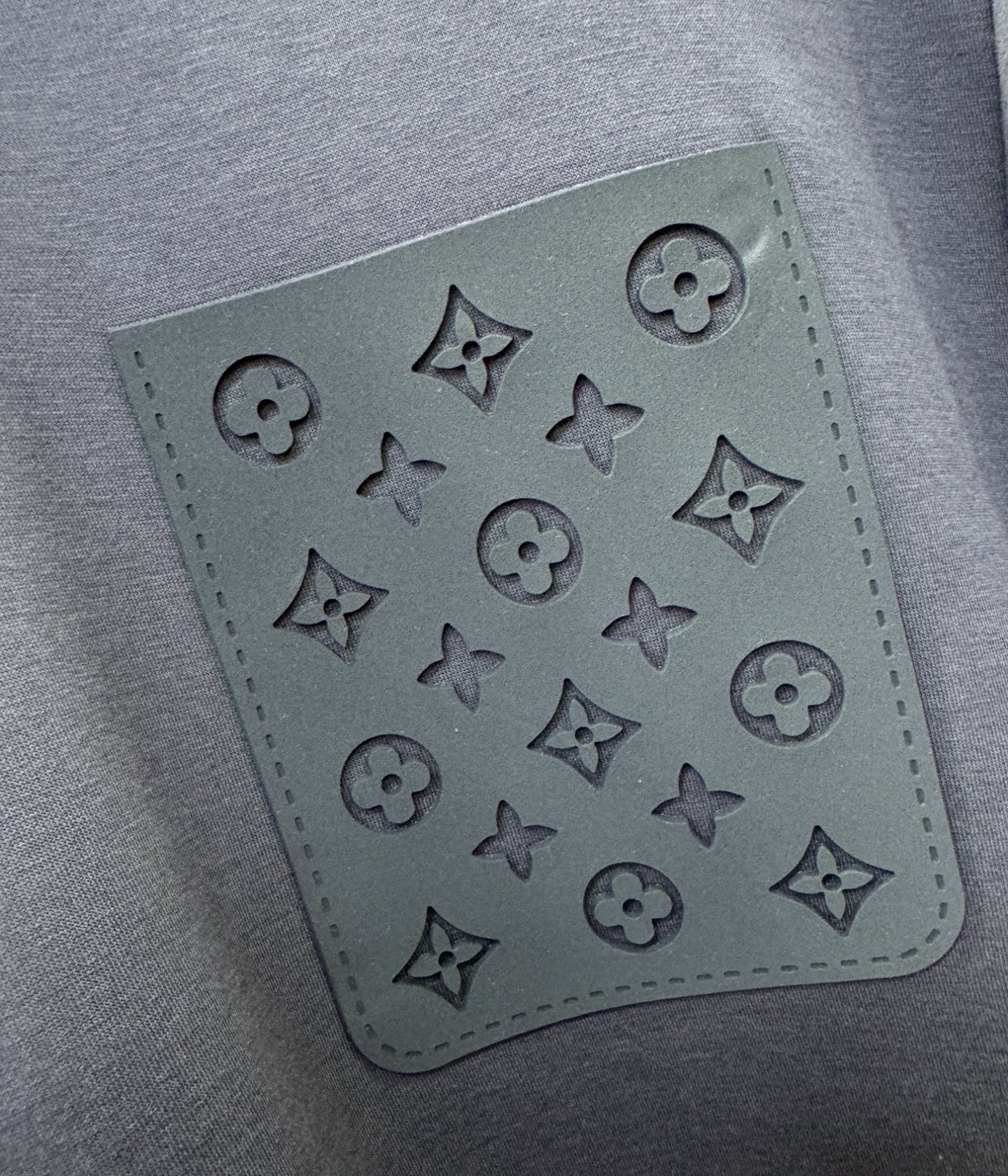 (最大可穿230斤) LV 2025ss新品 长袖卫衣，经典Logo设计，可单穿可打底，百搭款 官网同步