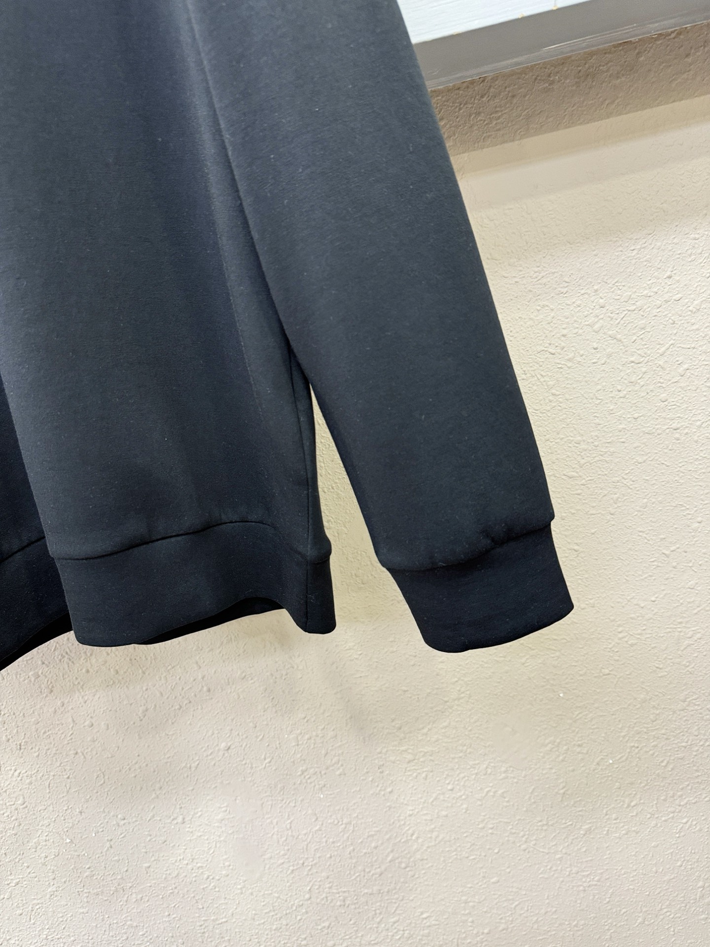 (最大可穿230斤) LV 2025ss新品 长袖卫衣，经典Logo设计，可单穿可打底，百搭款 官网同步