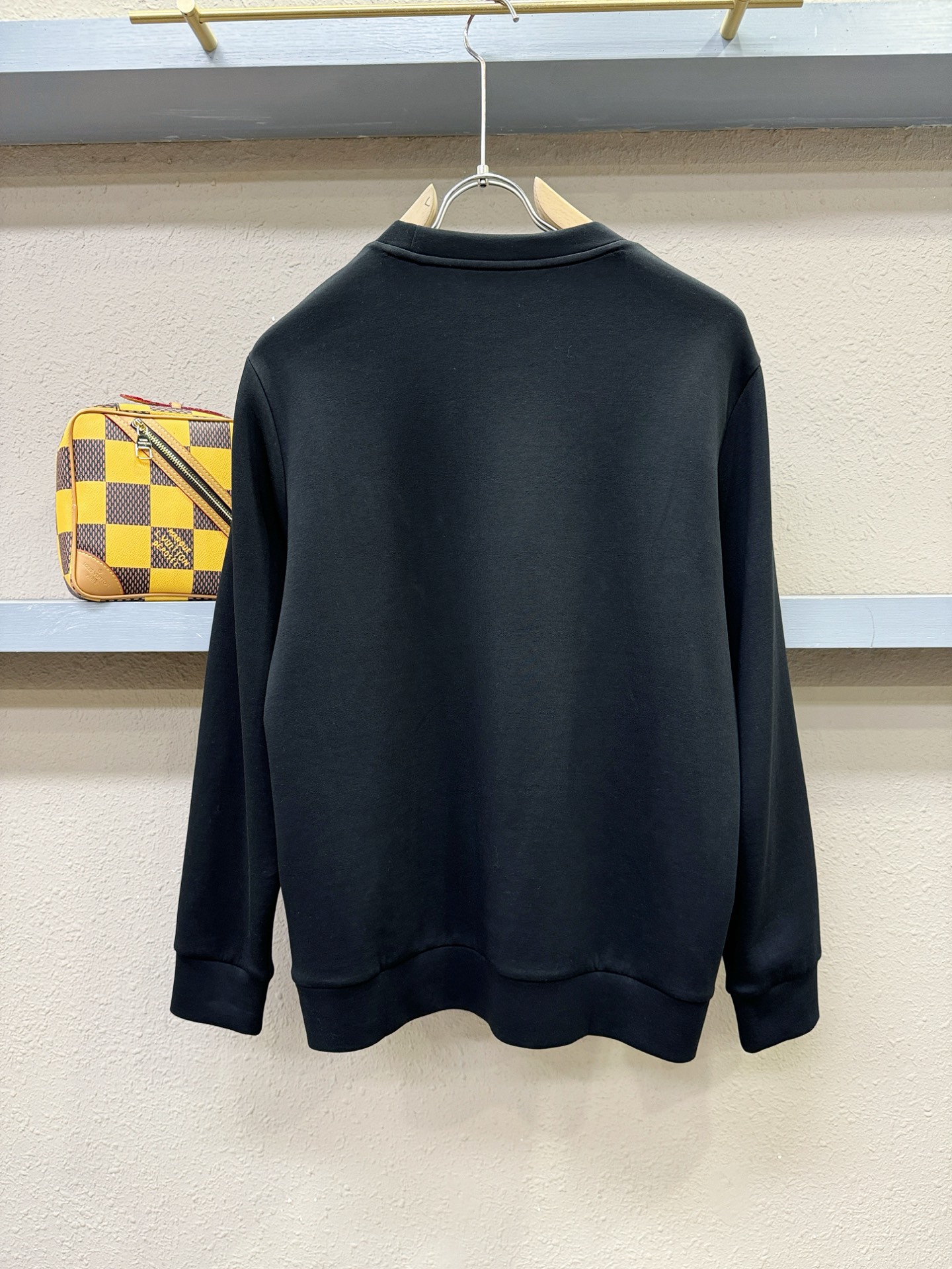 (最大可穿230斤) LV 2025ss新品 长袖卫衣，经典Logo设计，可单穿可打底，百搭款 官网同步