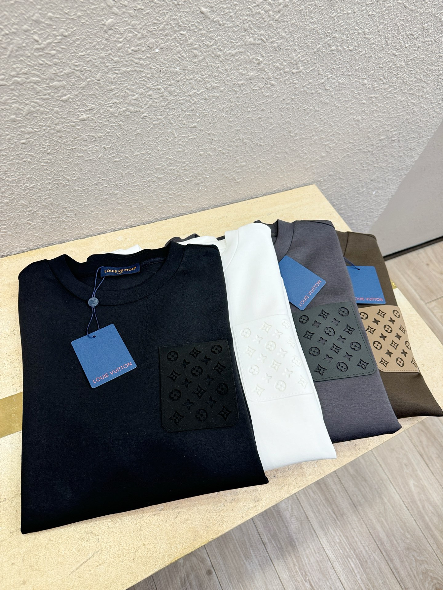 (最大可穿230斤) LV 2025ss新品 长袖卫衣，经典Logo设计，可单穿可打底，百搭款 官网同步