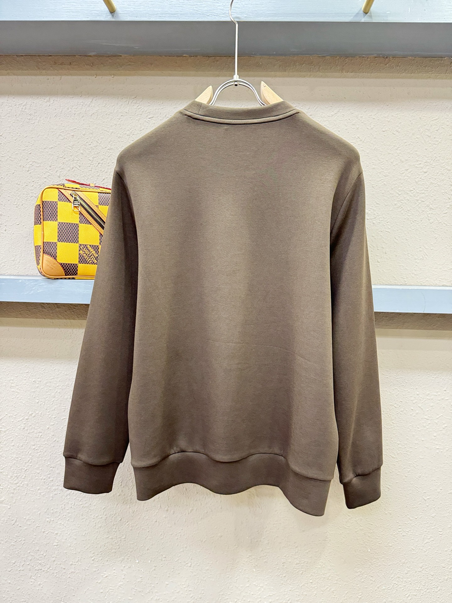 (最大可穿230斤) LV 2025ss新品 长袖卫衣，经典Logo设计，可单穿可打底，百搭款 官网同步