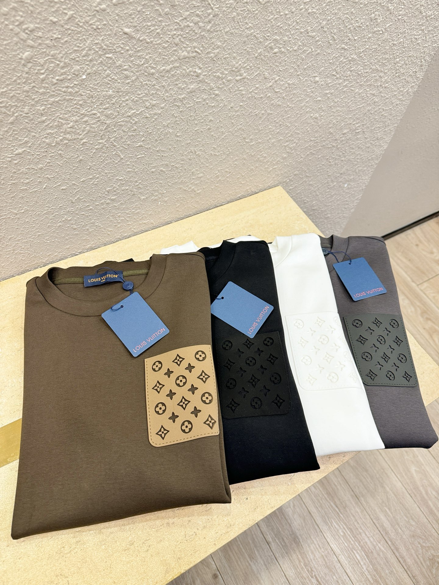 (最大可穿230斤) LV 2025ss新品 长袖卫衣，经典Logo设计，可单穿可打底，百搭款 官网同步