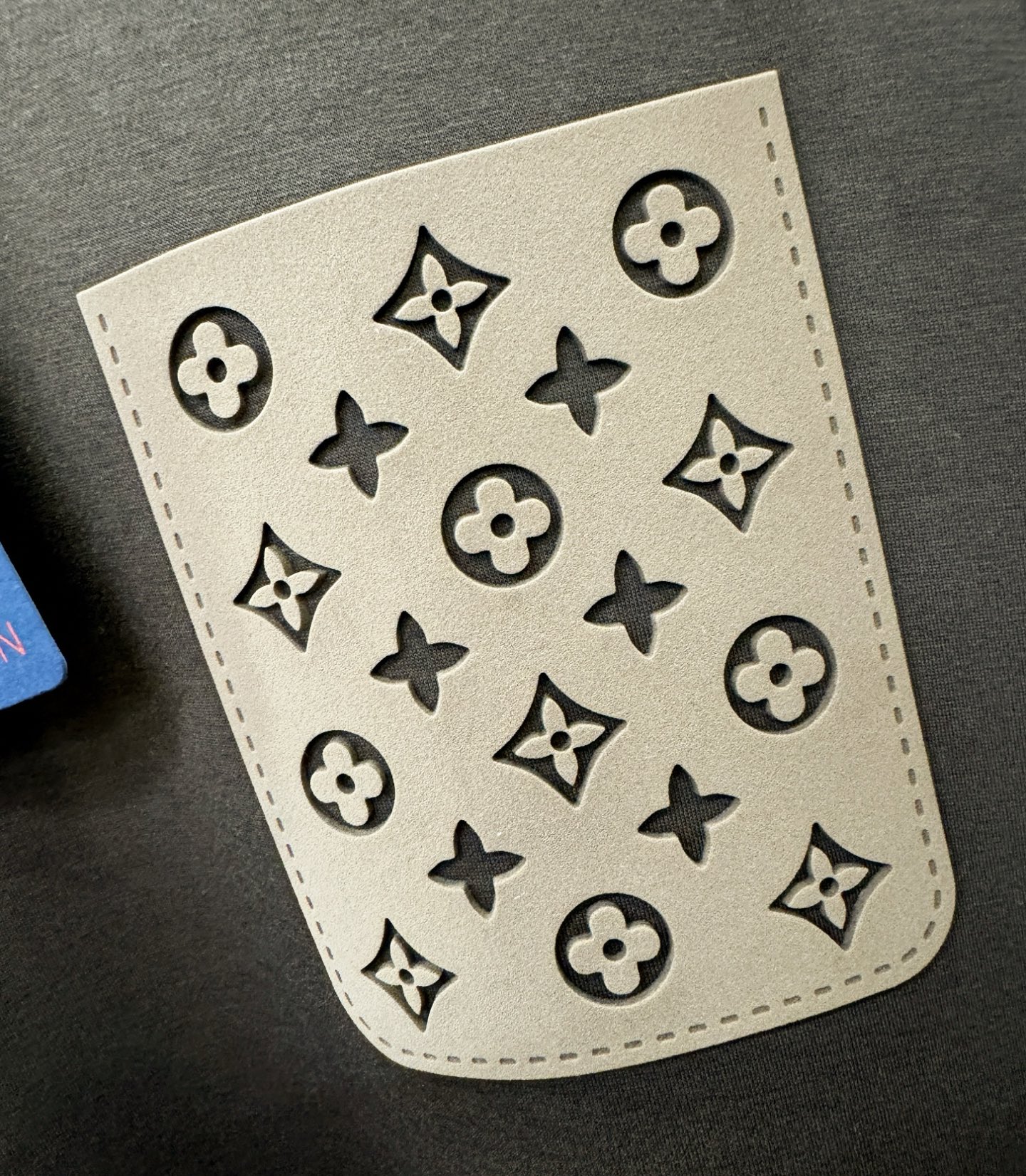 (最大可穿230斤) LV 2025ss新品 长袖卫衣，经典Logo设计，可单穿可打底，百搭款 官网同步