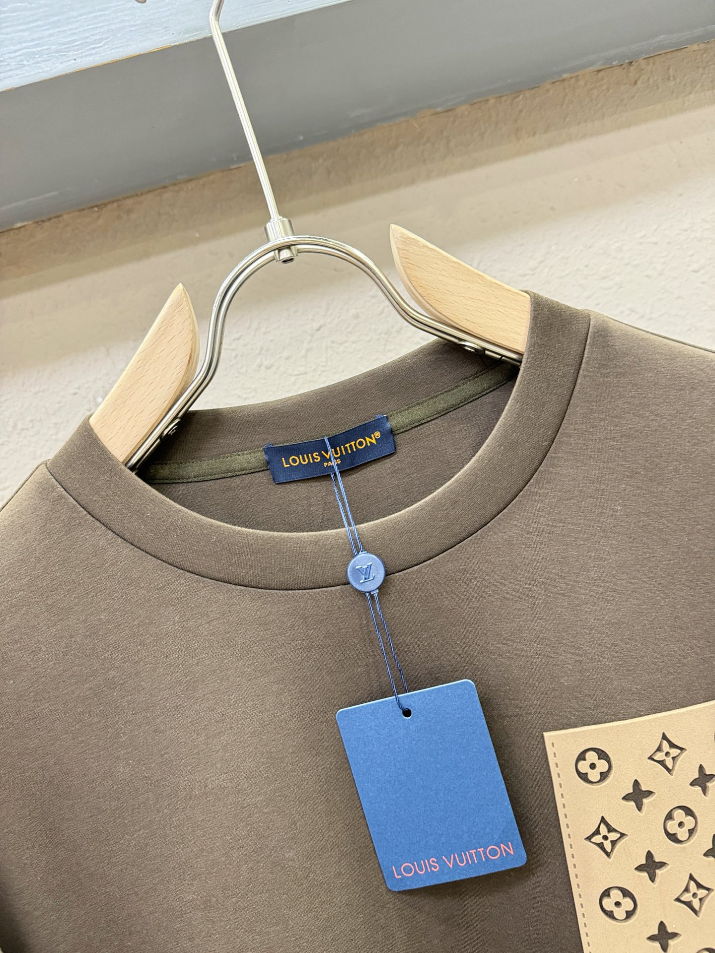 (最大可穿230斤) LV 2025ss新品 长袖卫衣，经典Logo设计，可单穿可打底，百搭款 官网同步