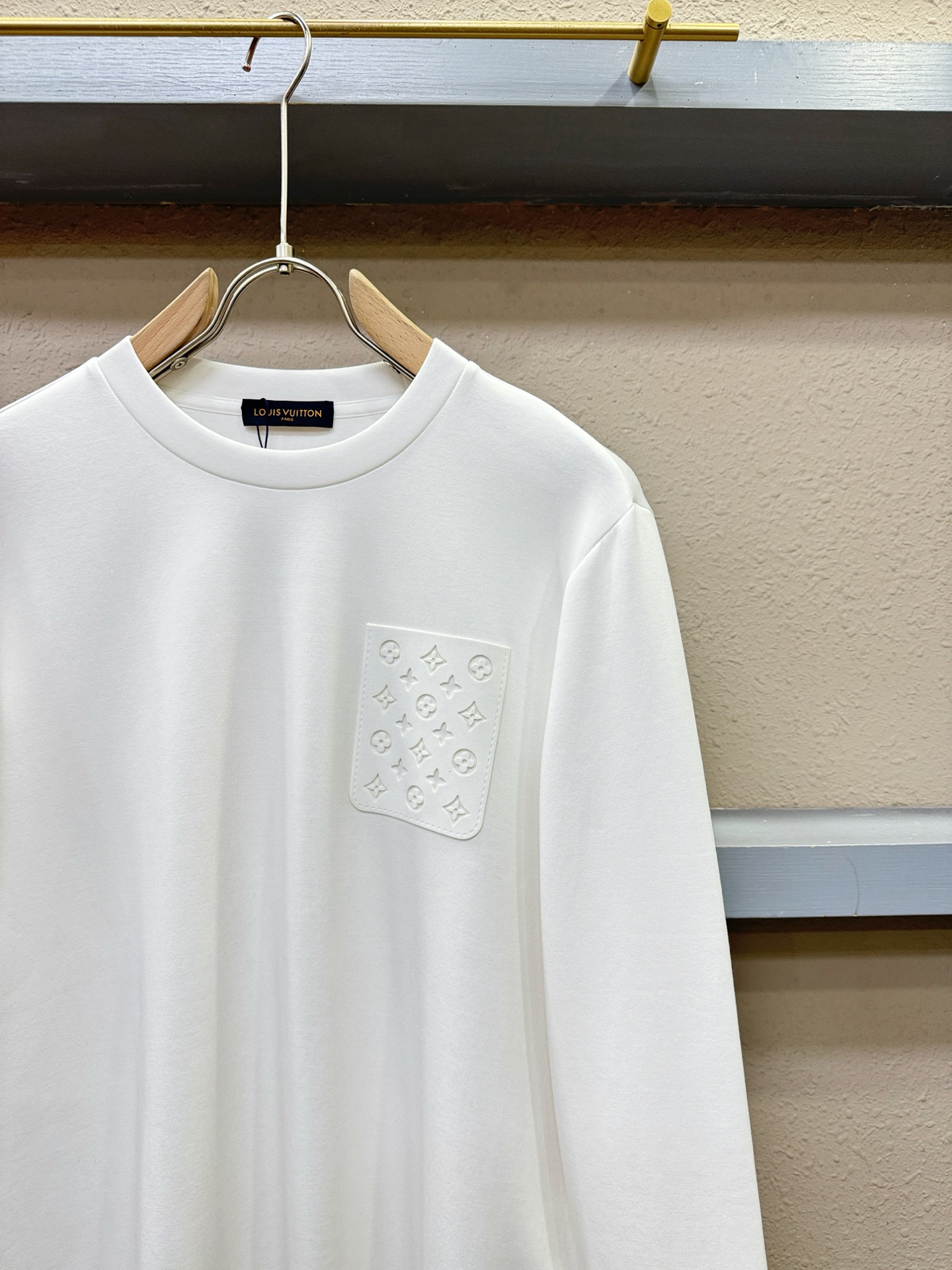 (最大可穿230斤) LV 2025ss新品 长袖卫衣，经典Logo设计，可单穿可打底，百搭款 官网同步