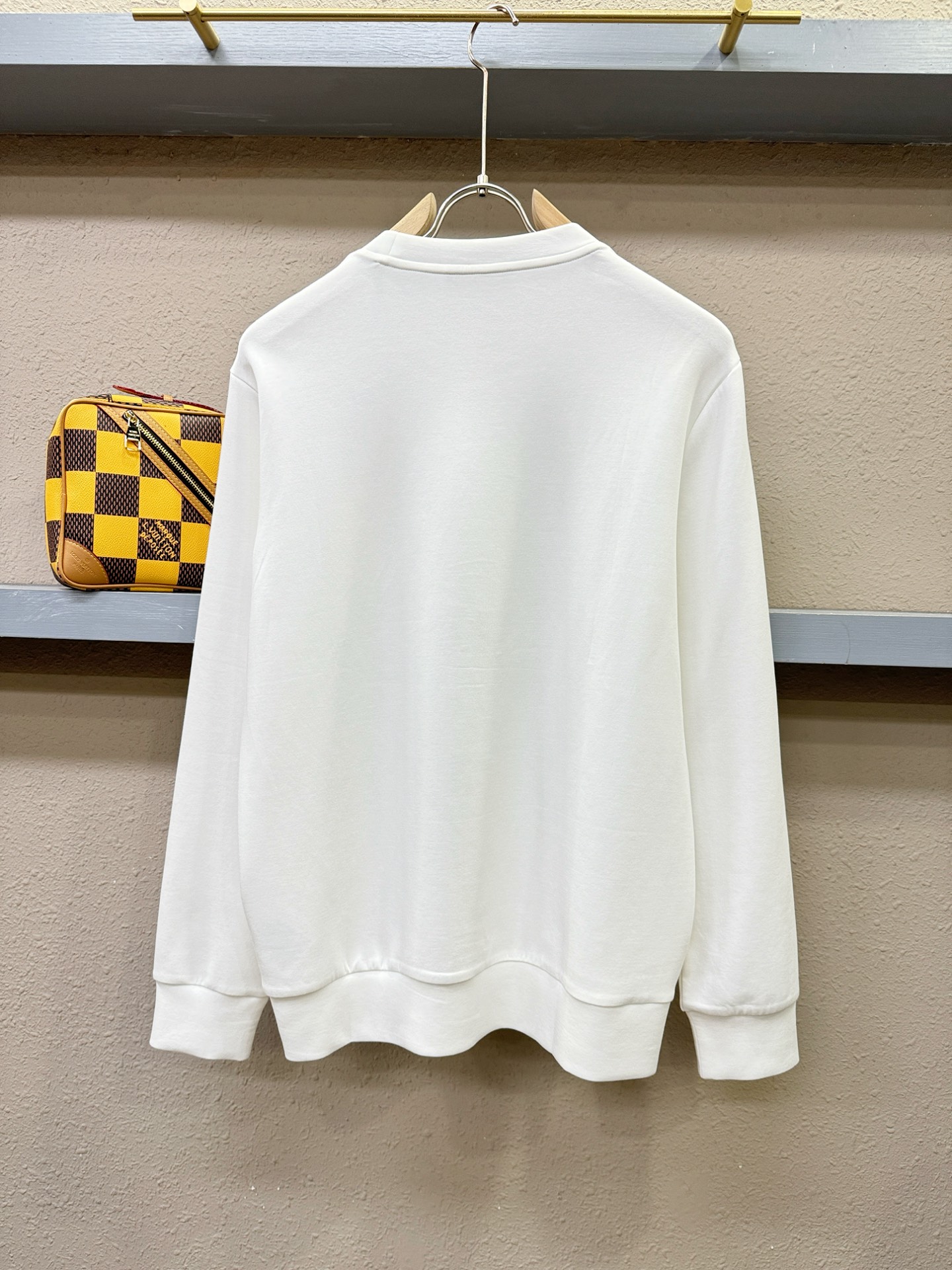 (最大可穿230斤) LV 2025ss新品 长袖卫衣，经典Logo设计，可单穿可打底，百搭款 官网同步