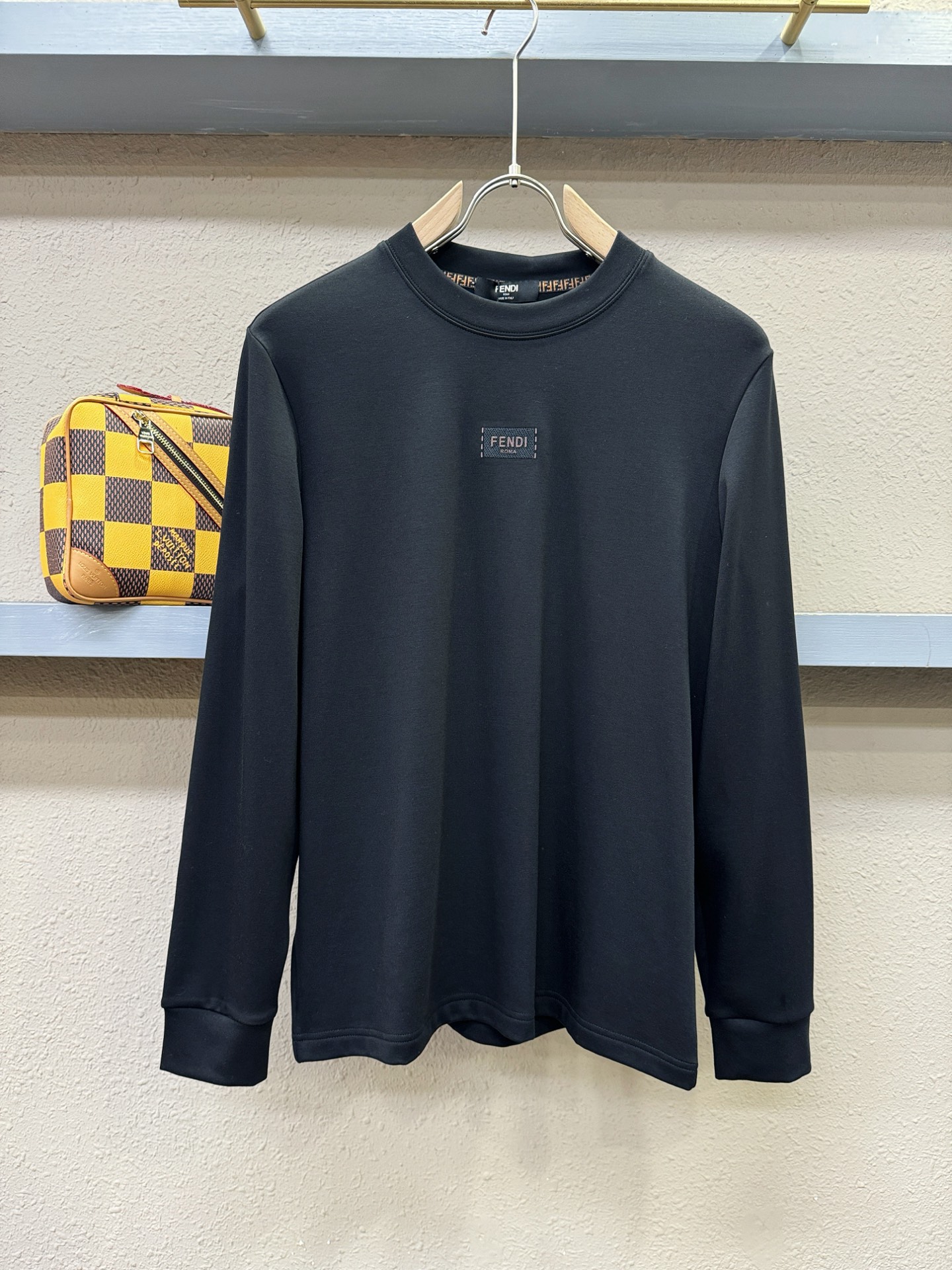 FENDI芬迪 2025ss秋冬新品 长袖T恤，经典Logo设计，百搭款 官网同步发售 定制面料，柔软细