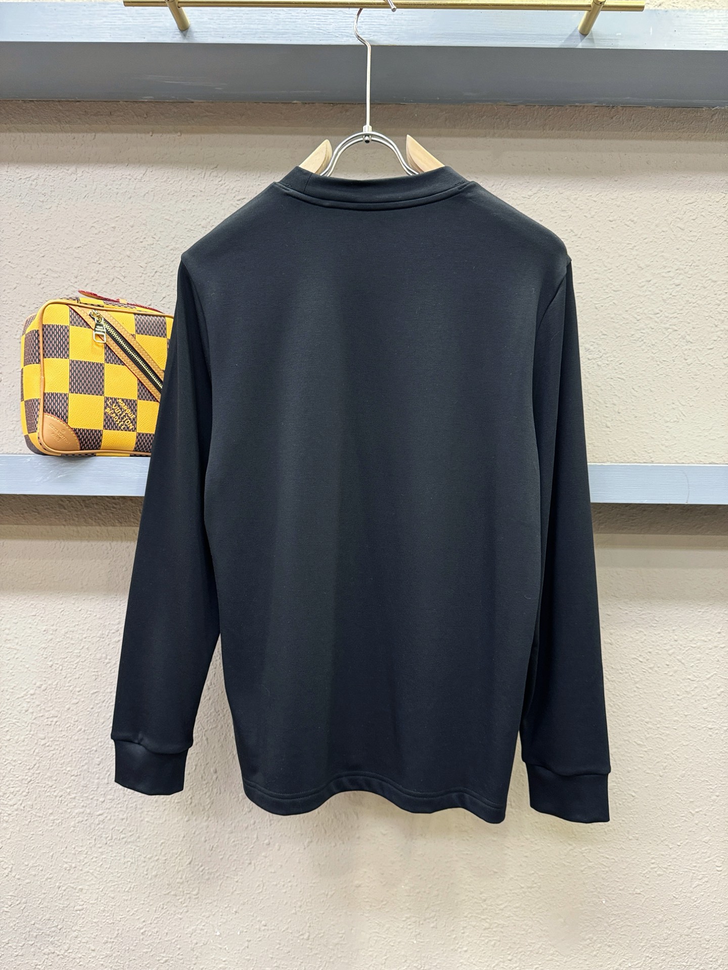 FENDI芬迪 2025ss秋冬新品 长袖T恤，经典Logo设计，百搭款 官网同步发售 定制面料，柔软细