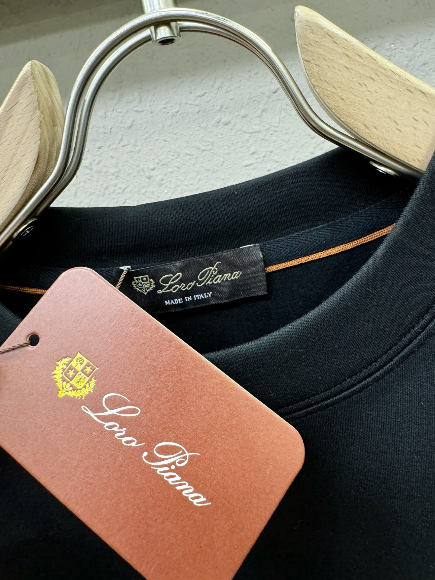 Loro Piana诺悠翩雅 2025ss秋冬新品 长袖T恤，经典Logo设计，百搭款 官网同步发售 定