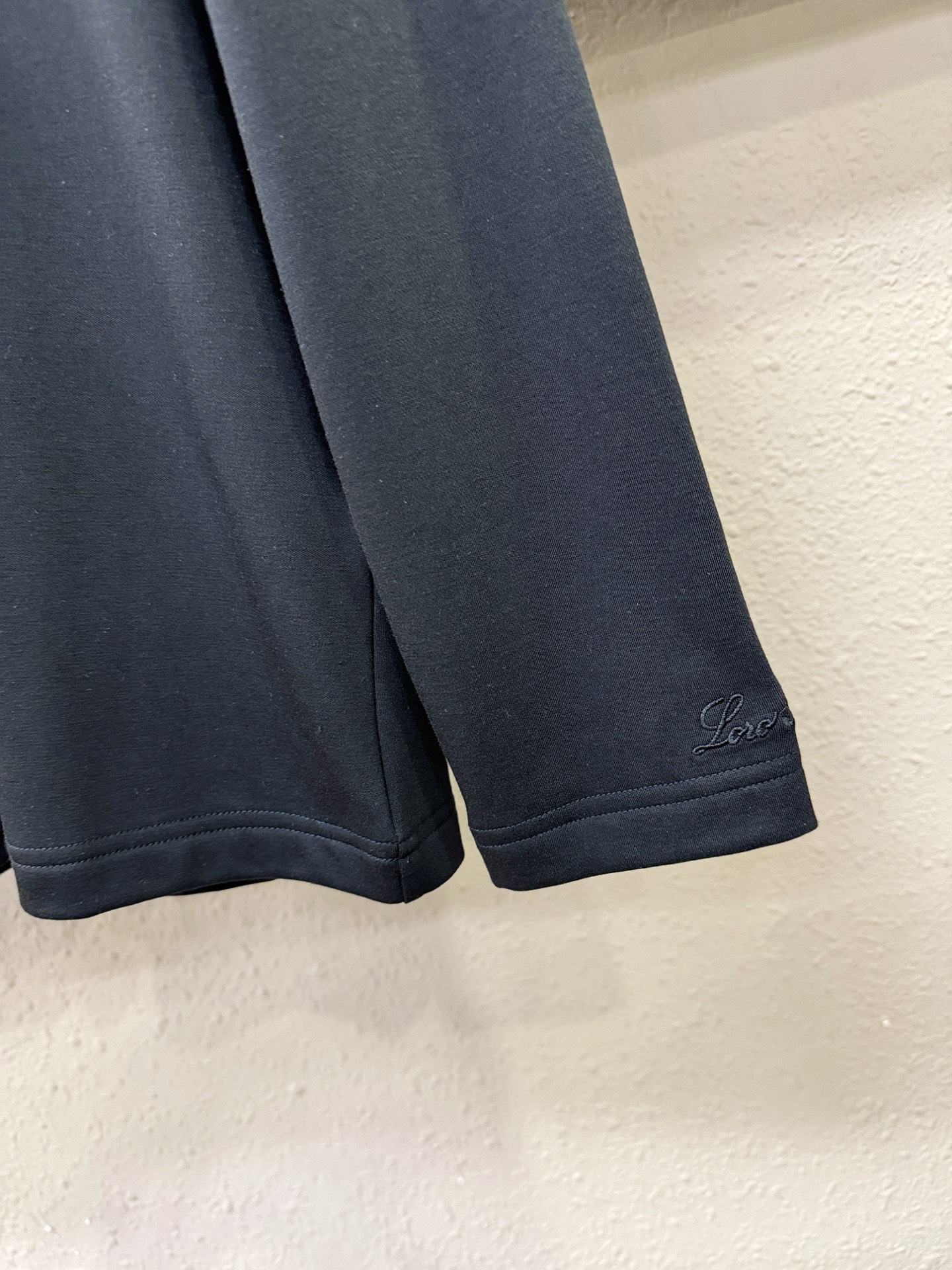 Loro Piana诺悠翩雅 2025ss秋冬新品 长袖T恤，经典Logo设计，百搭款 官网同步发售 定