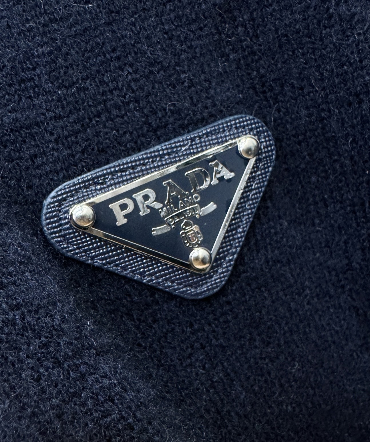 (最大可穿230斤) PRADA 普拉达 2025秋冬新款羊绒毛衣，羊绒+绵羊毛。logo图案设计，胸前