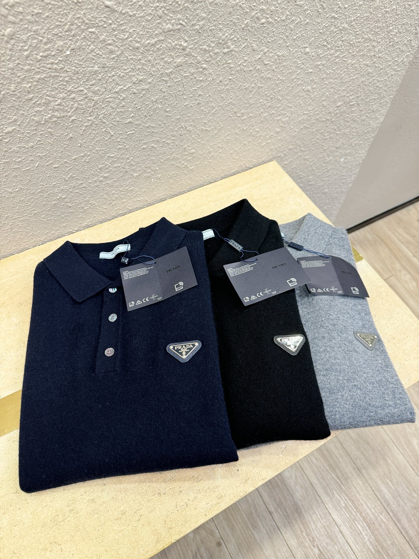 (最大可穿230斤) PRADA 普拉达 2025秋冬新款羊绒毛衣，羊绒+绵羊毛。logo图案设计，胸前