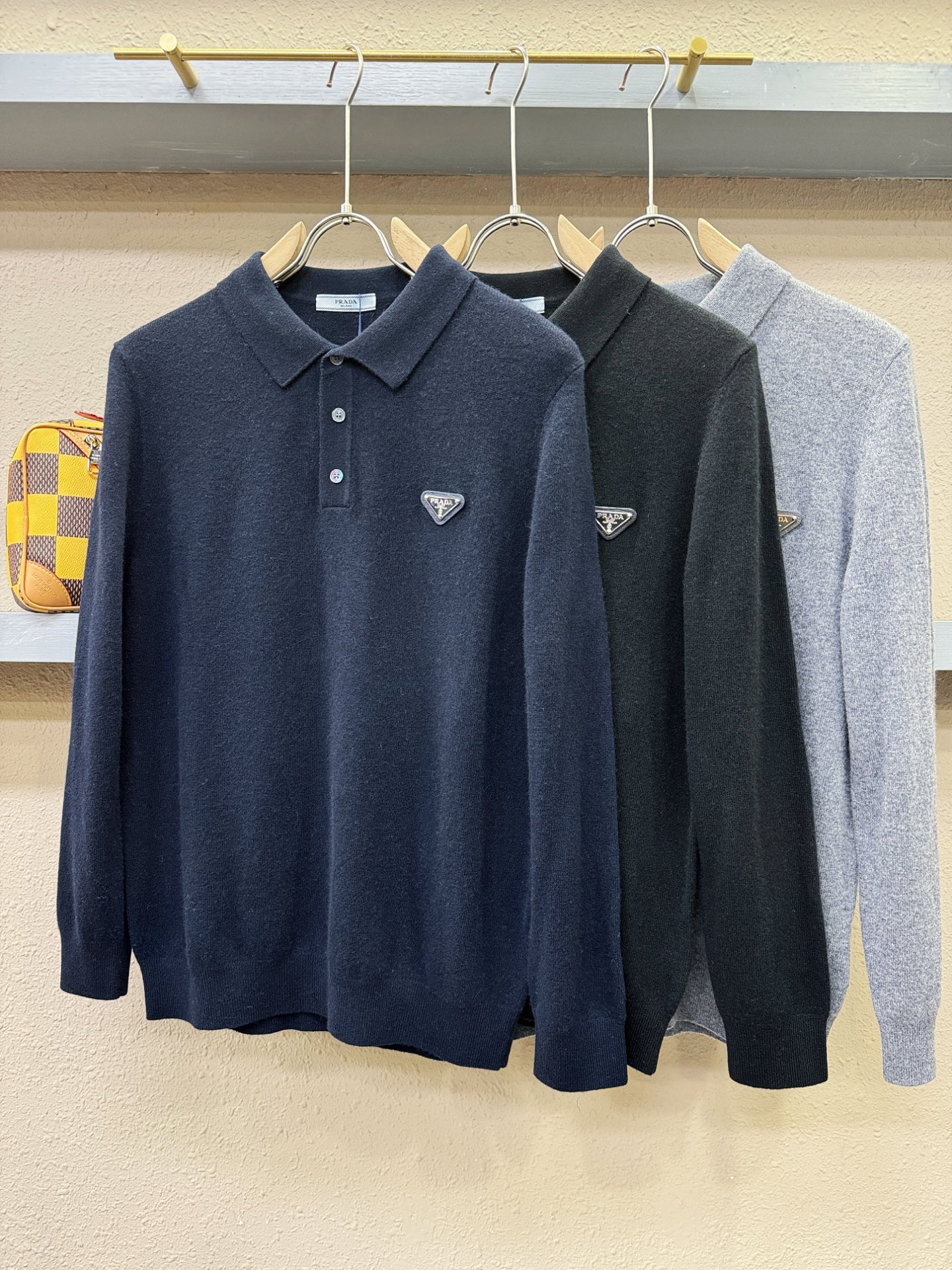 (最大可穿230斤) PRADA 普拉达 2025秋冬新款羊绒毛衣，羊绒+绵羊毛。logo图案设计，胸前