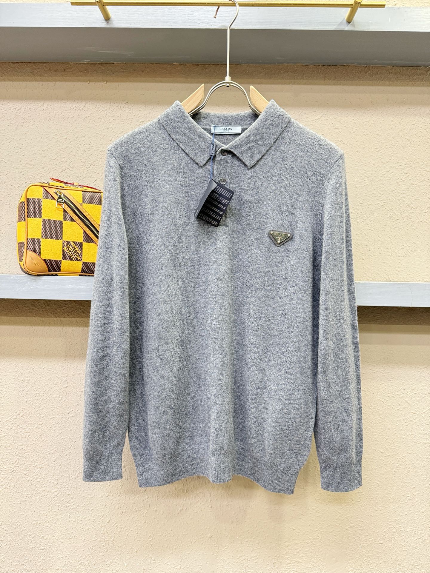 (最大可穿230斤) PRADA 普拉达 2025秋冬新款羊绒毛衣，羊绒+绵羊毛。logo图案设计，胸前