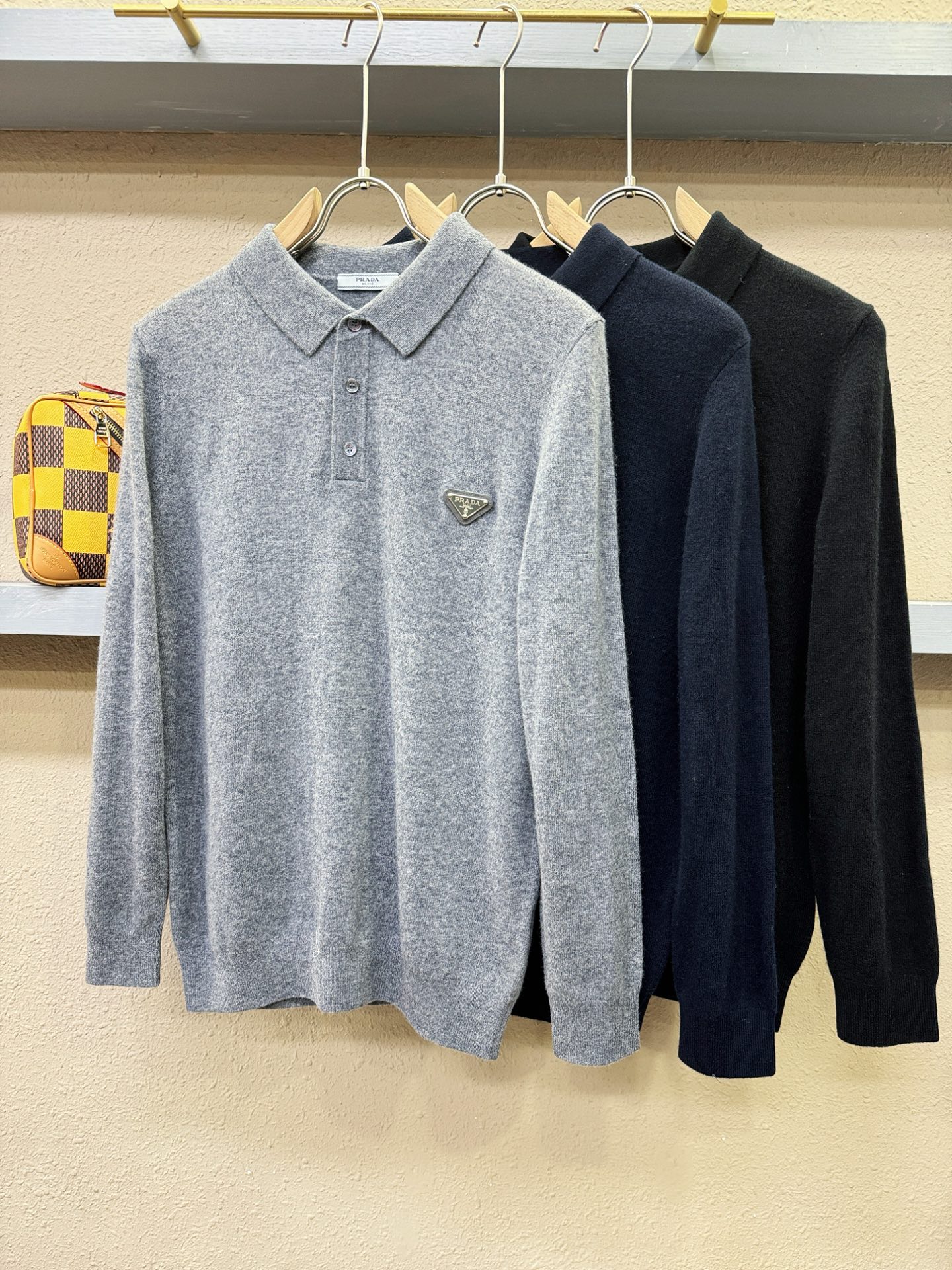 (最大可穿230斤) PRADA 普拉达 2025秋冬新款羊绒毛衣，羊绒+绵羊毛。logo图案设计，胸前