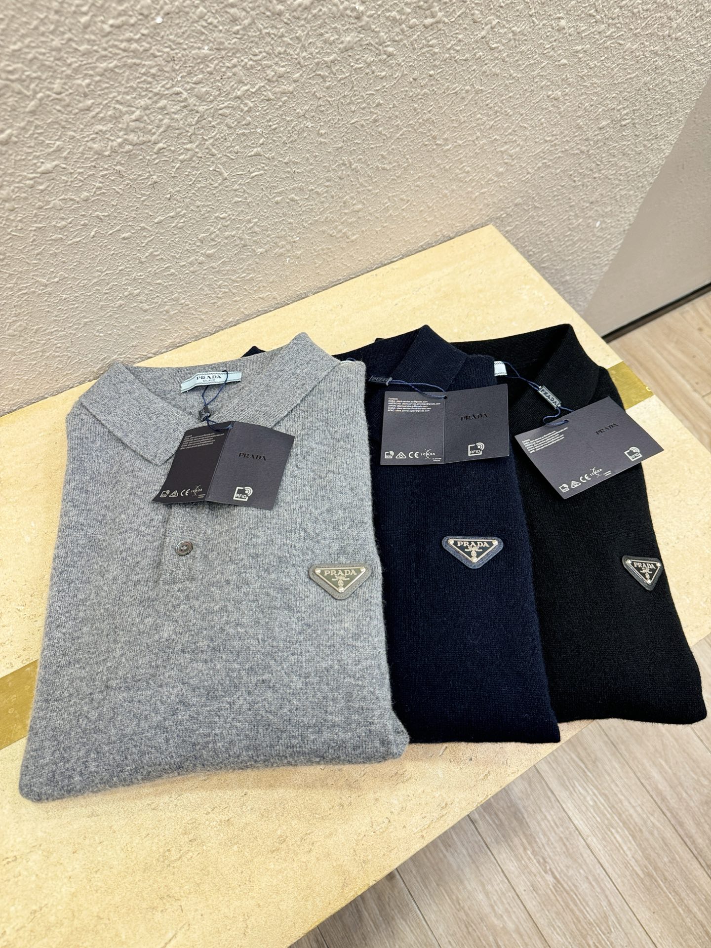 (最大可穿230斤) PRADA 普拉达 2025秋冬新款羊绒毛衣，羊绒+绵羊毛。logo图案设计，胸前