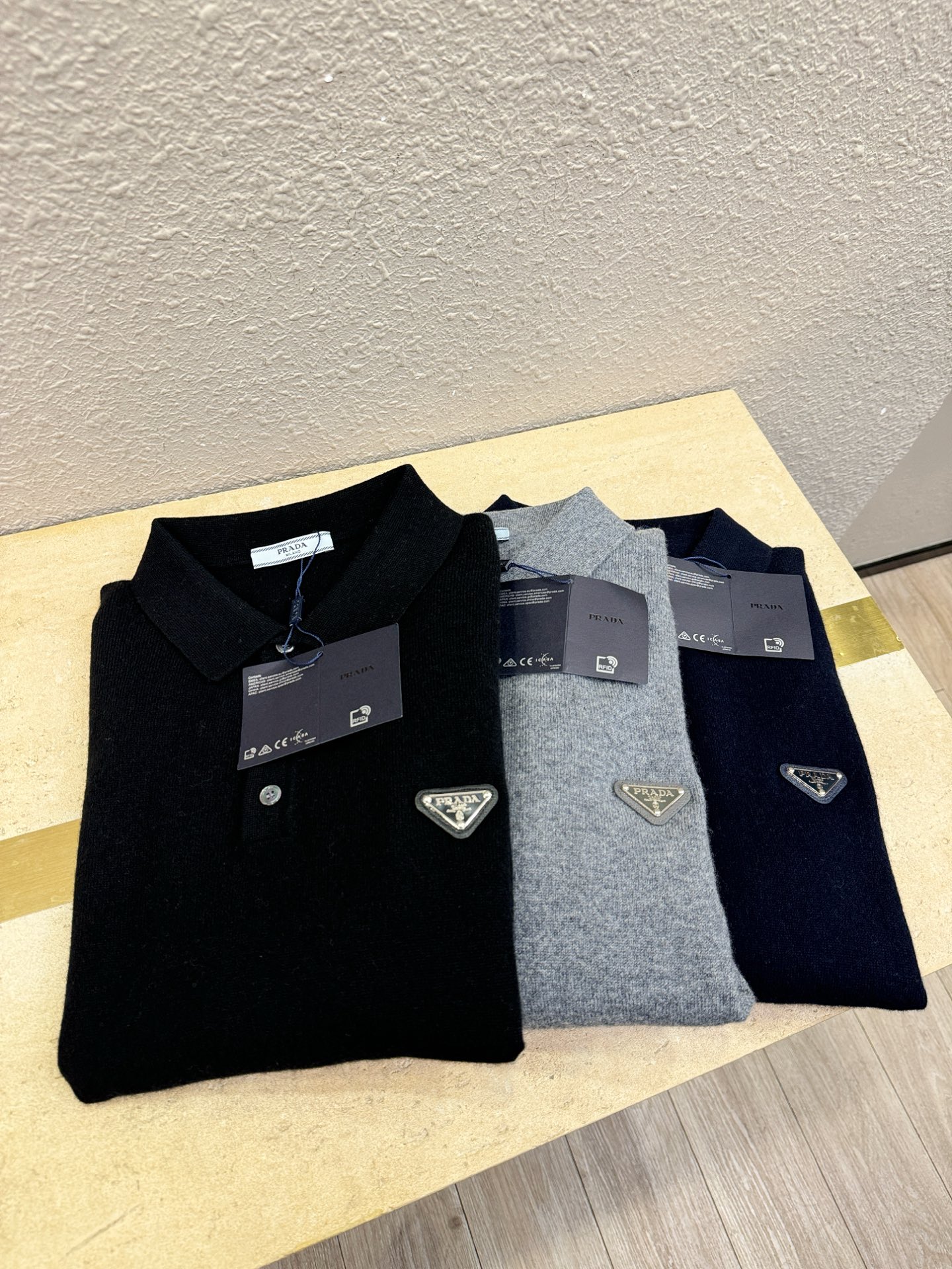 (最大可穿230斤) PRADA 普拉达 2025秋冬新款羊绒毛衣，羊绒+绵羊毛。logo图案设计，胸前